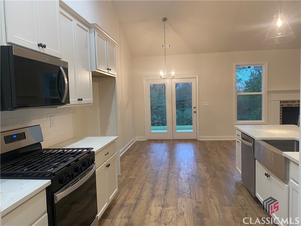 Bright and beautiful kitchen