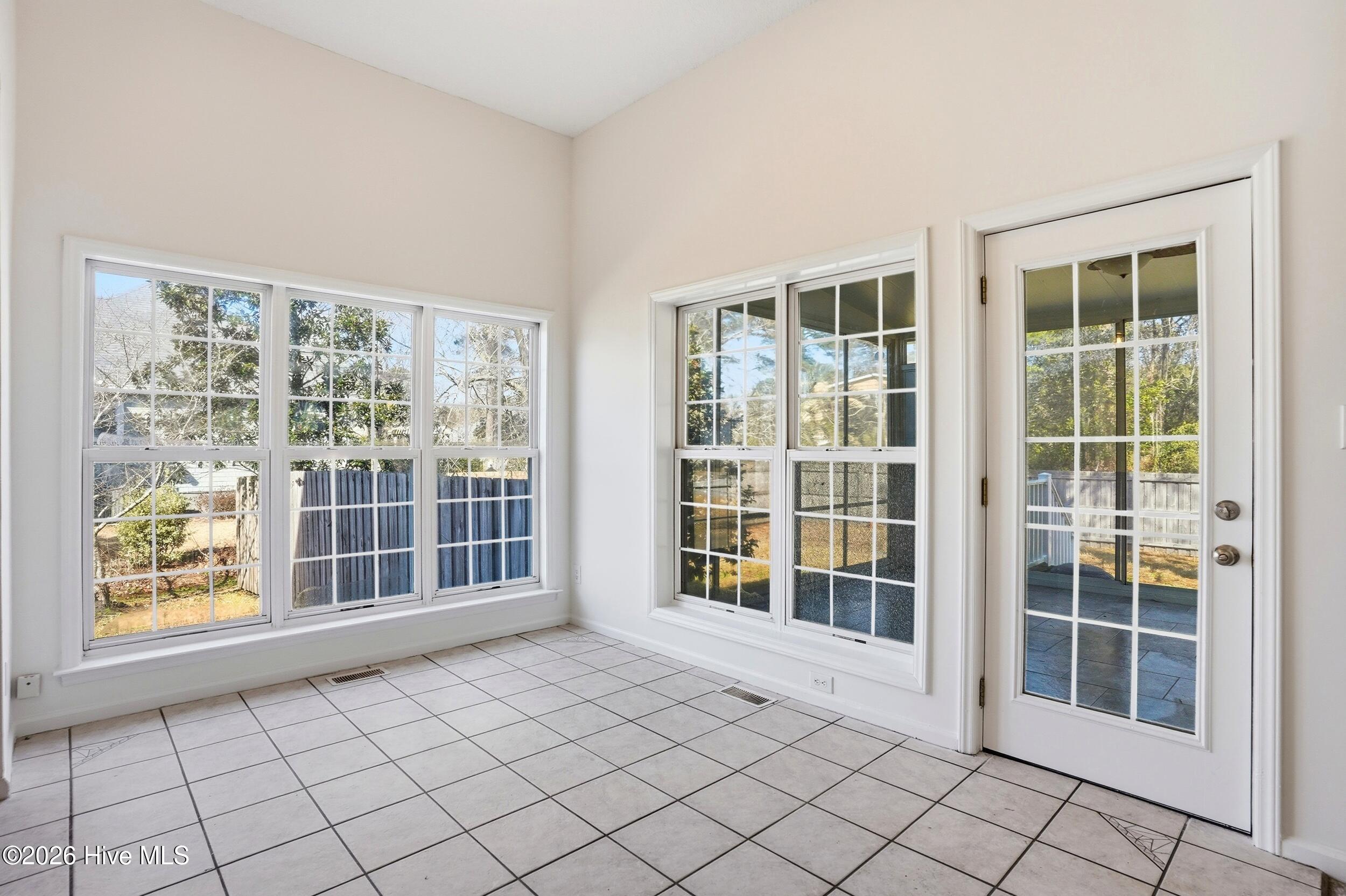 100553859 | Photo 10