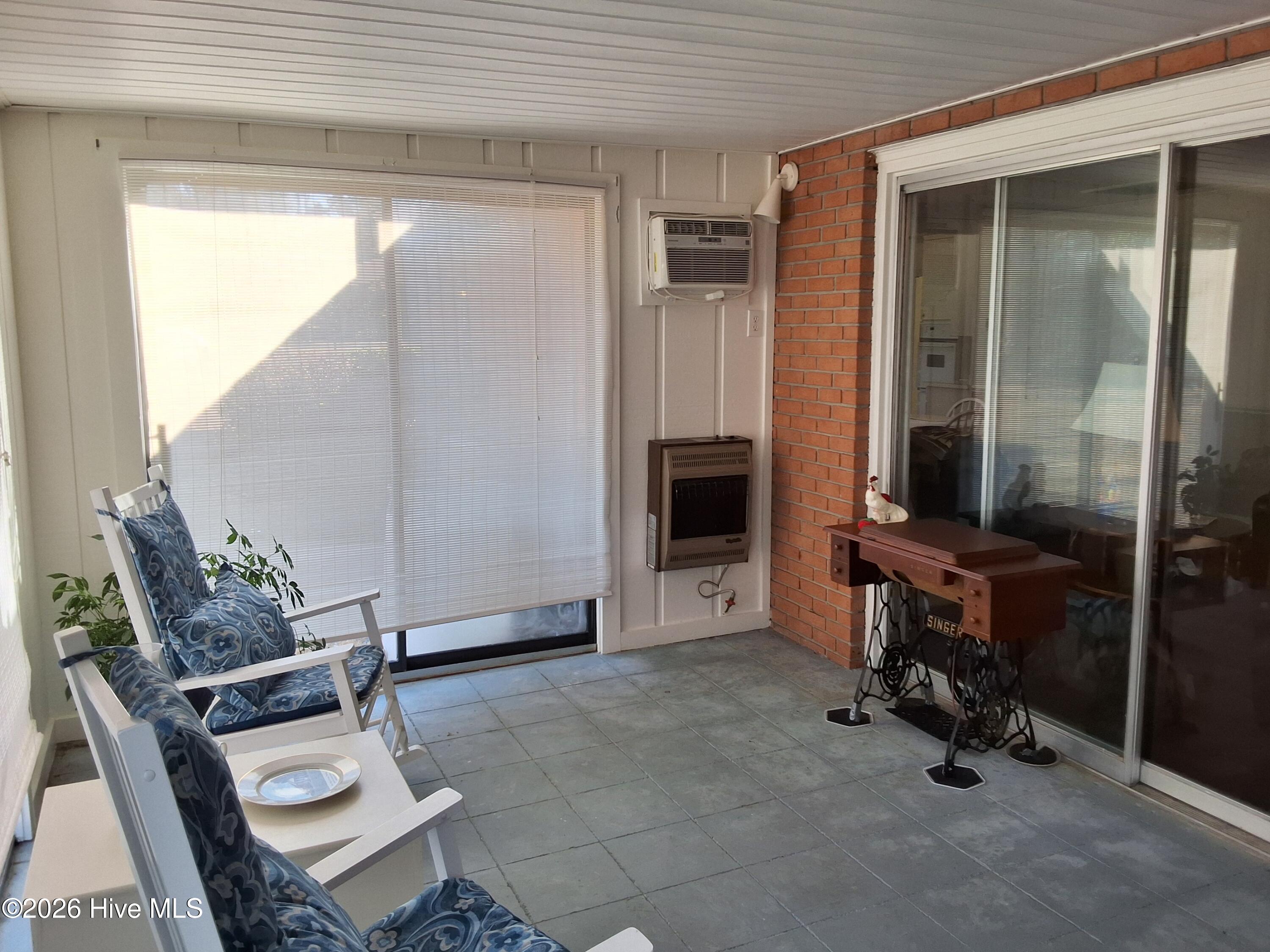 100554569 | Photo 69