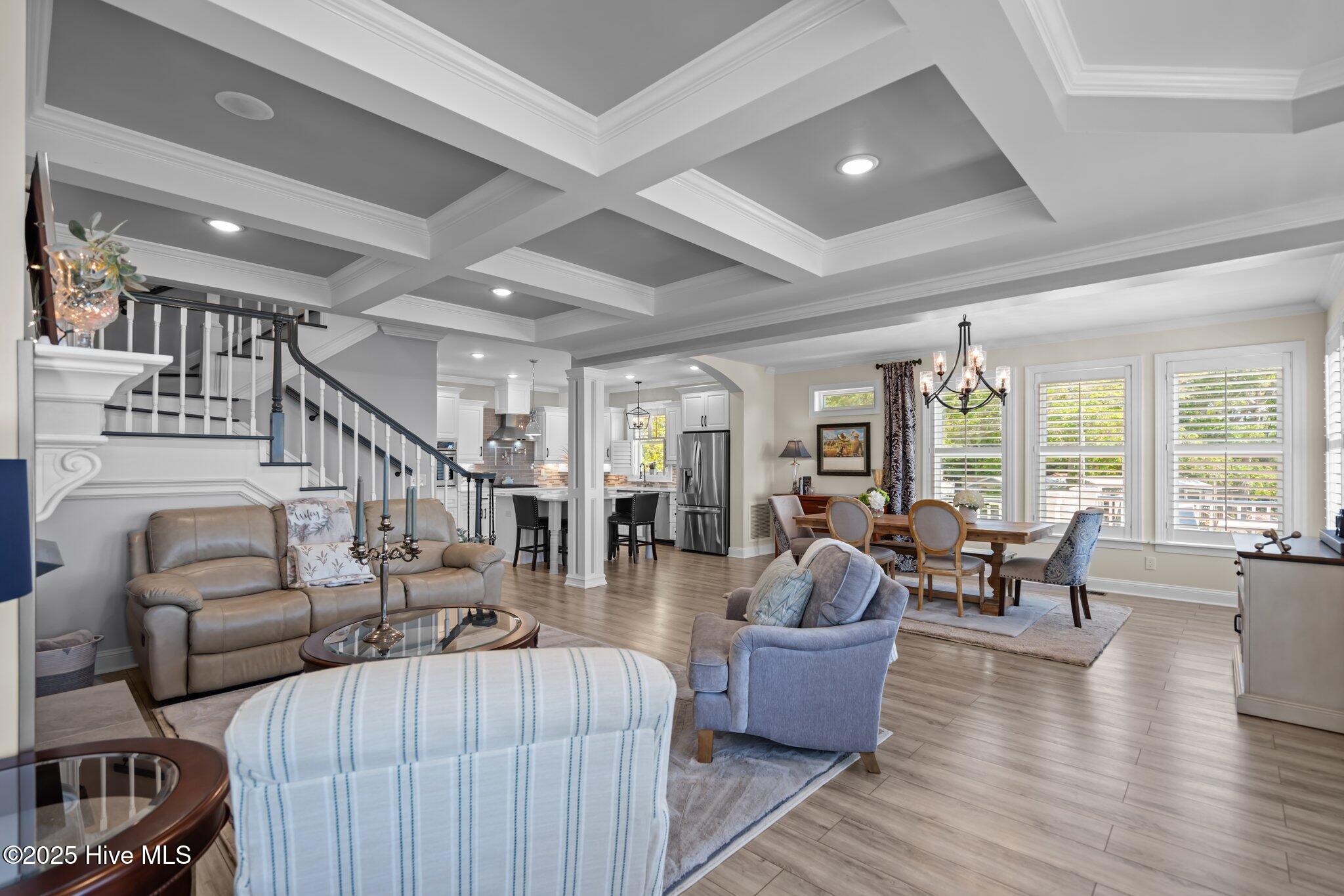 100532890 | Photo 13