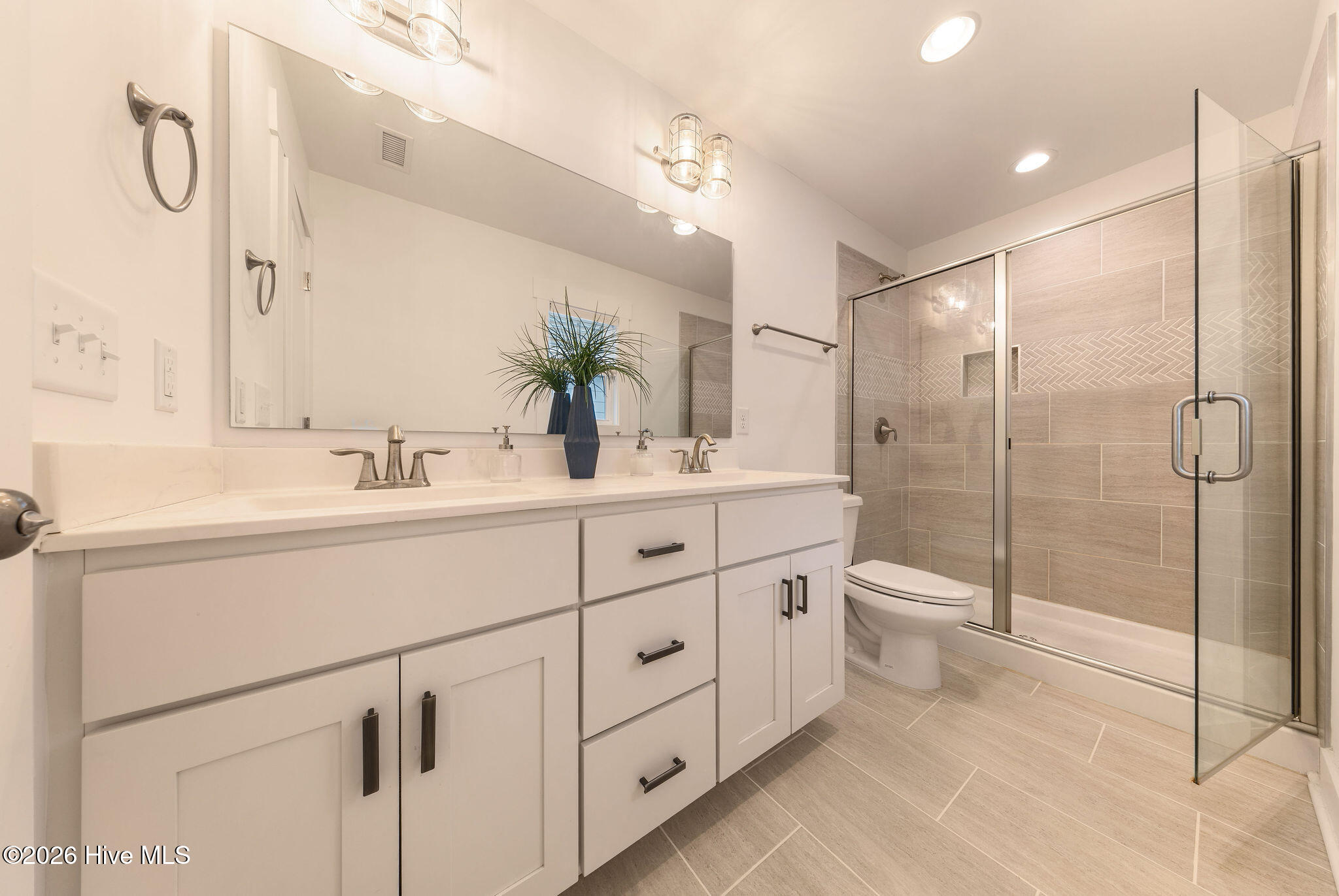 100553298 | Photo 23