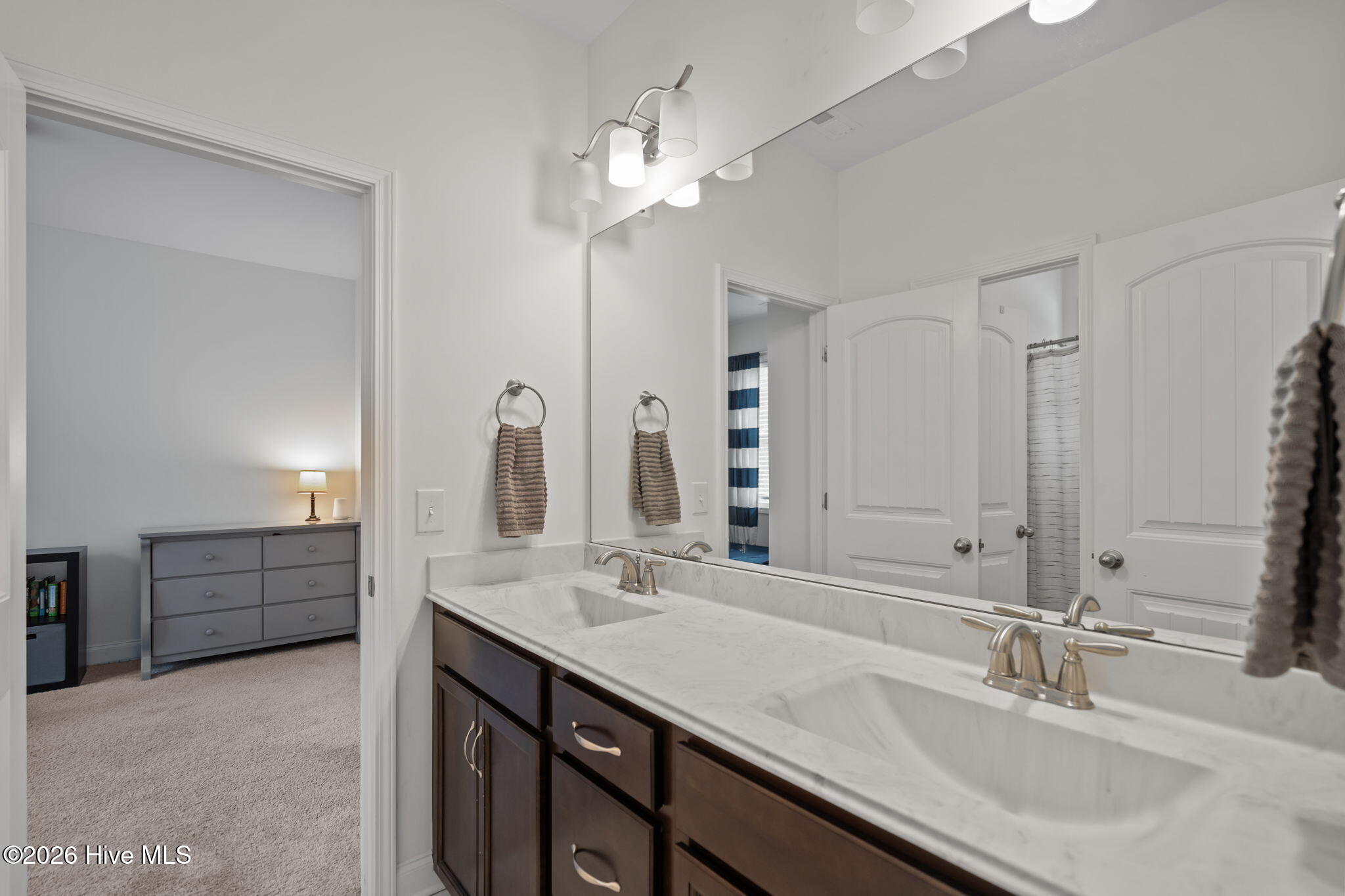 100558672 | Photo 40