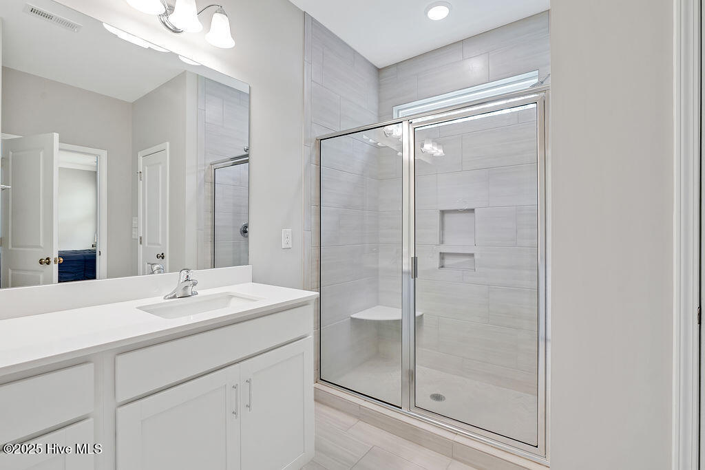 100563599 | Photo 49