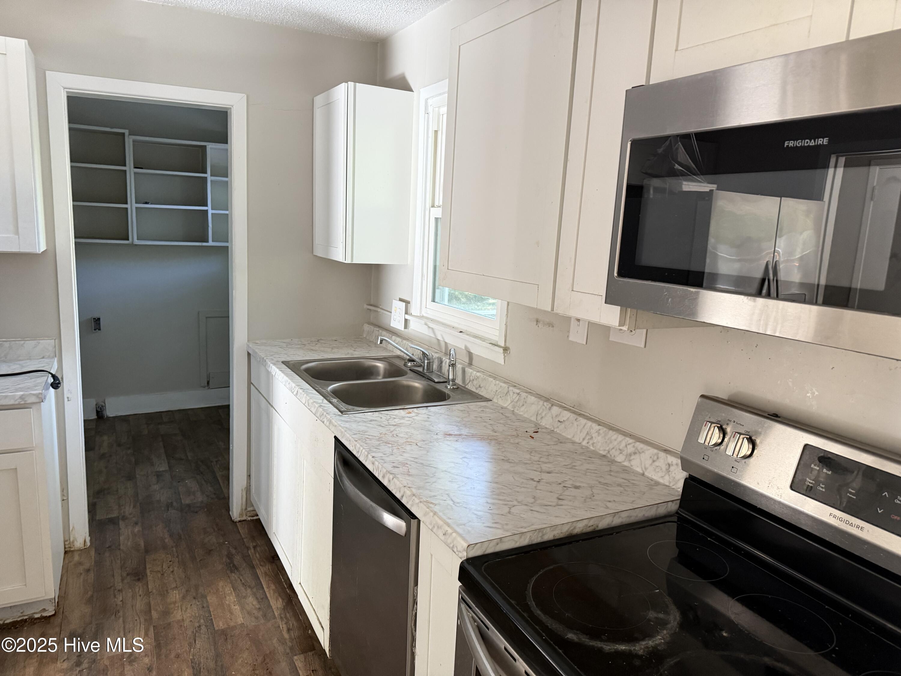 100537405 | Photo 16