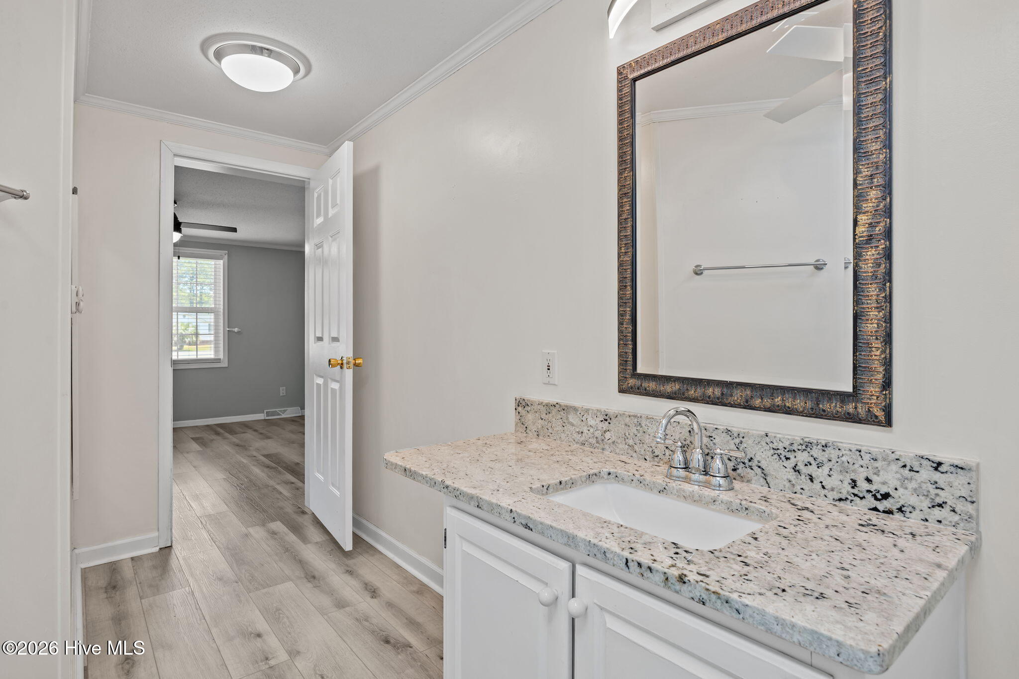 100564707 | Photo 32