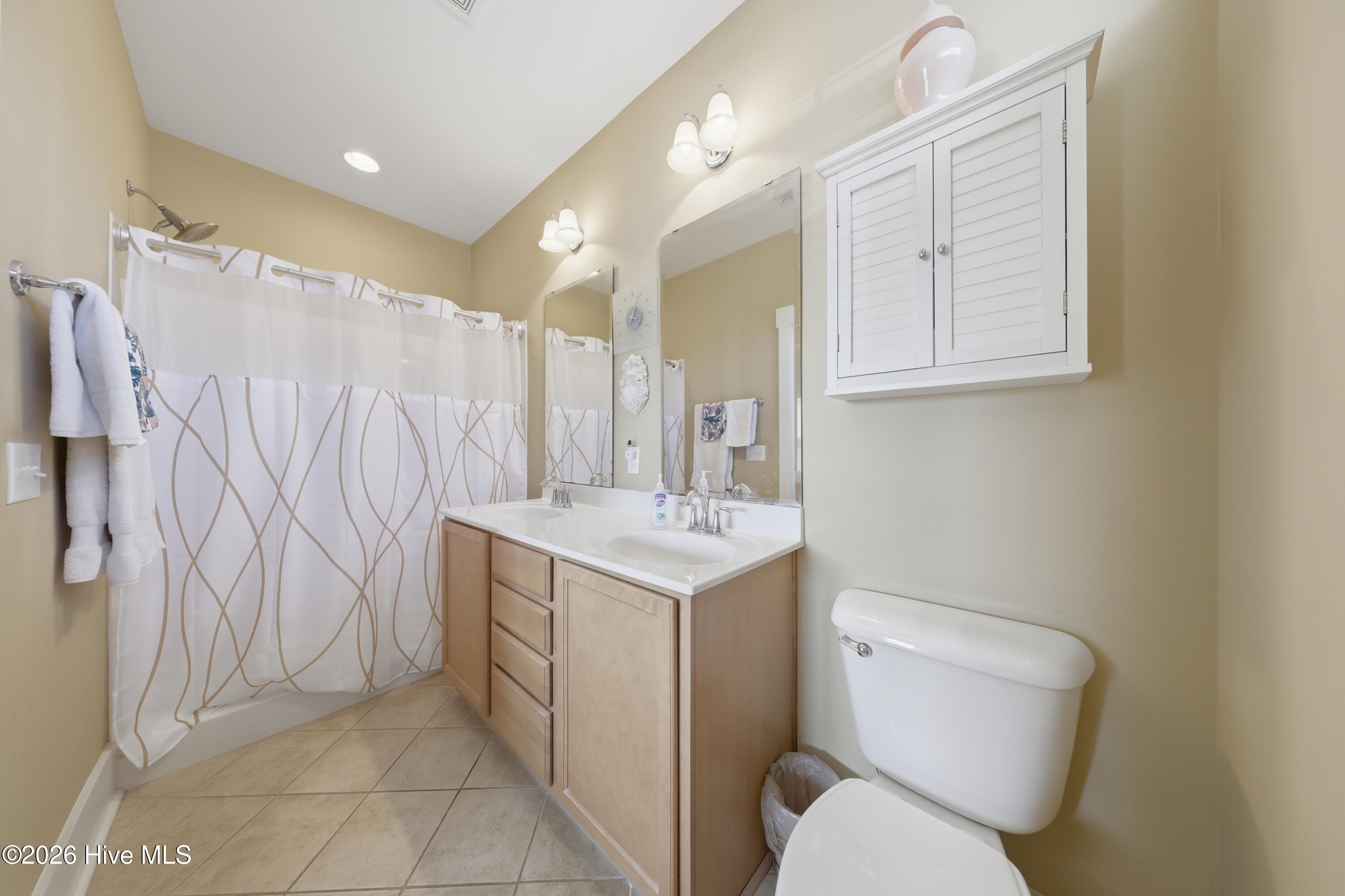 100566755 | Photo 32