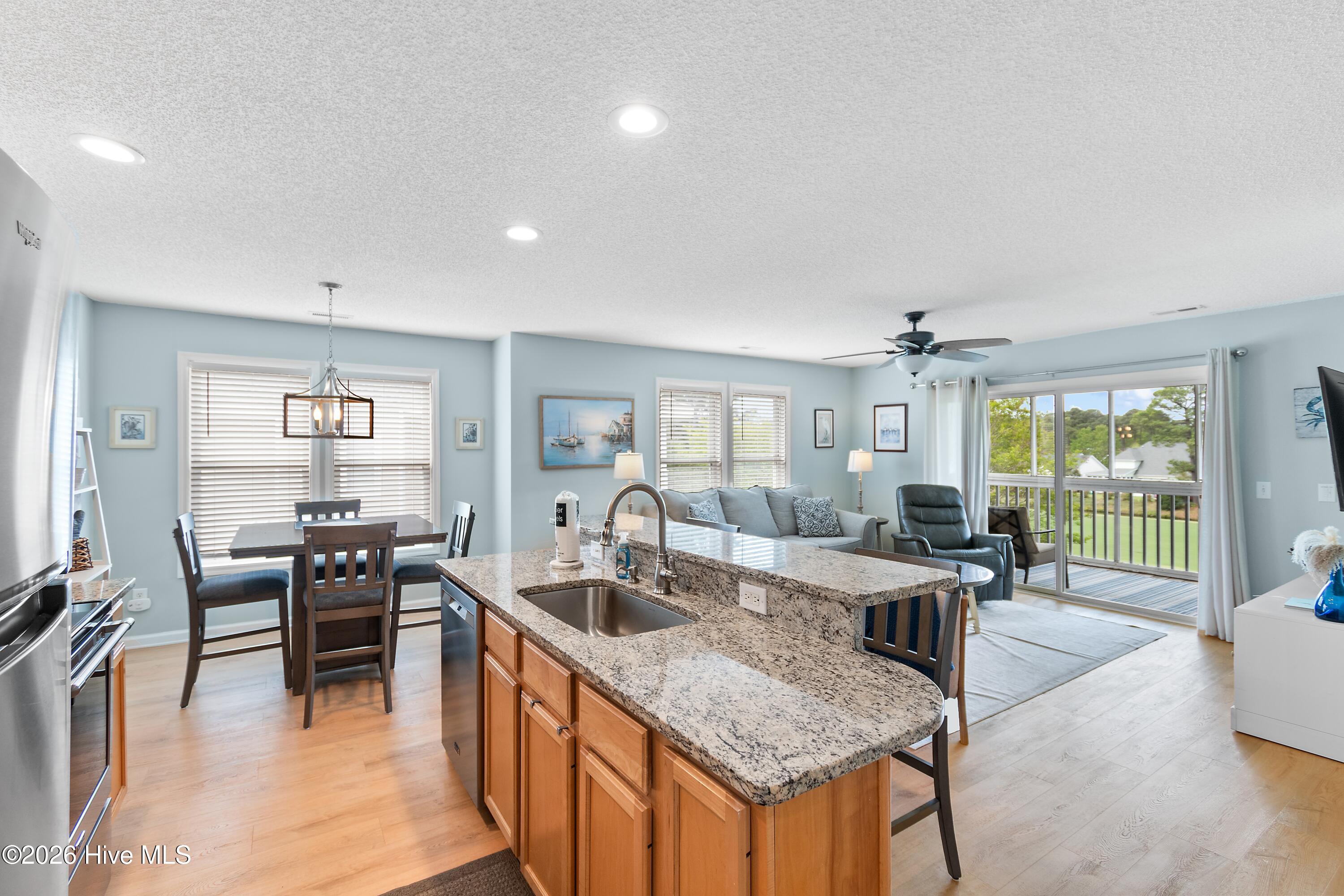 100565554 | Photo 14