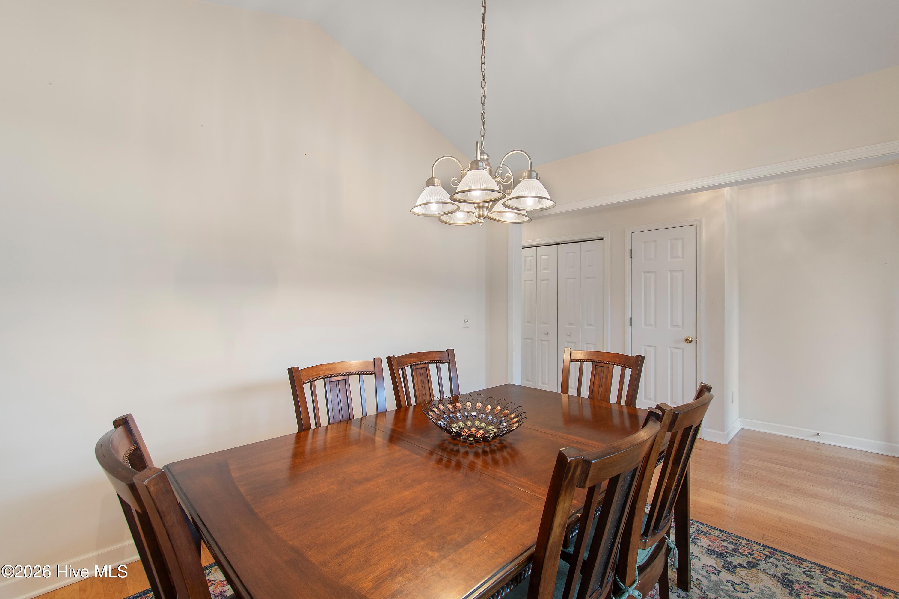 100558212 | Photo 10