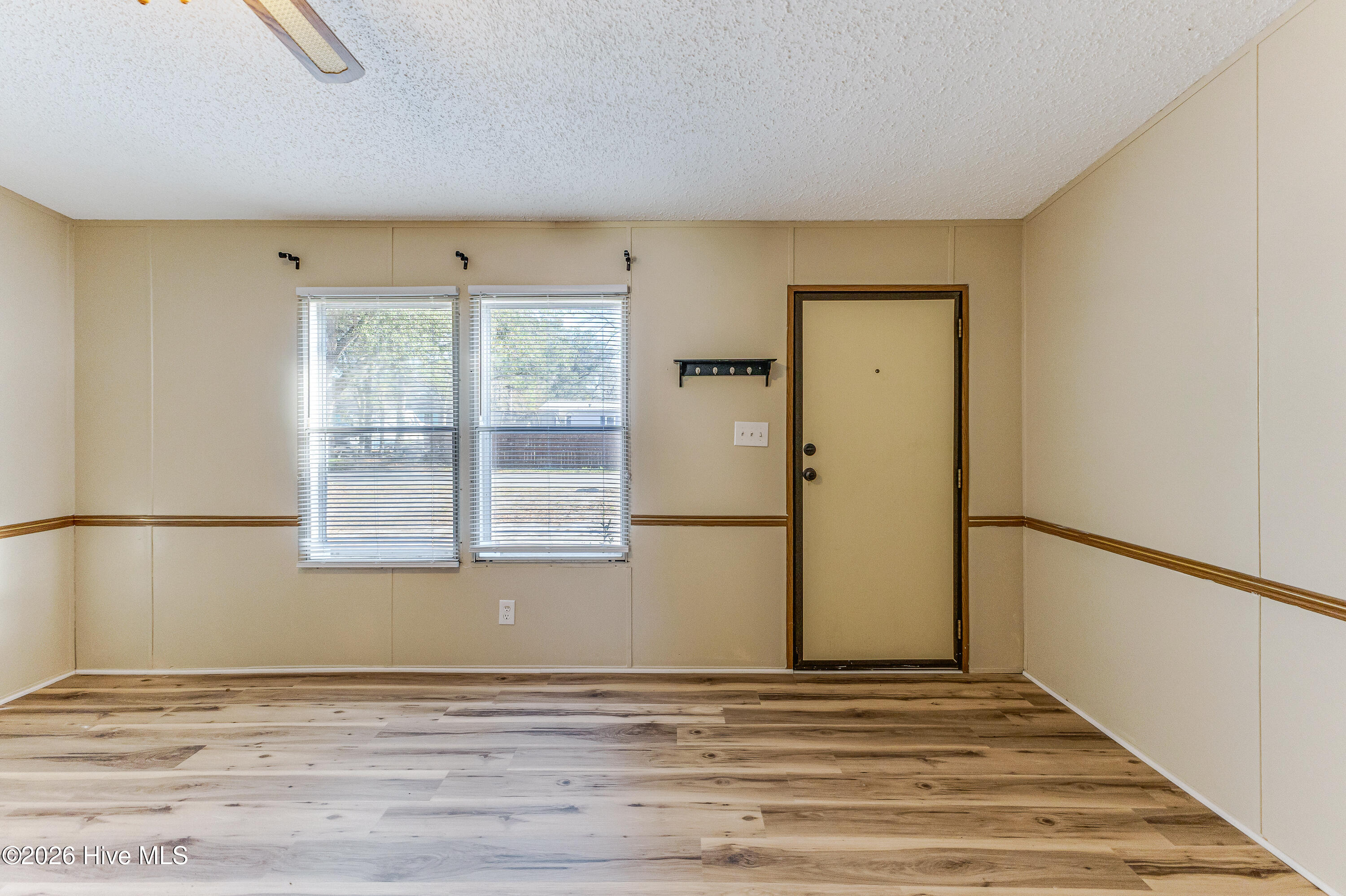 100564179 | Photo 34