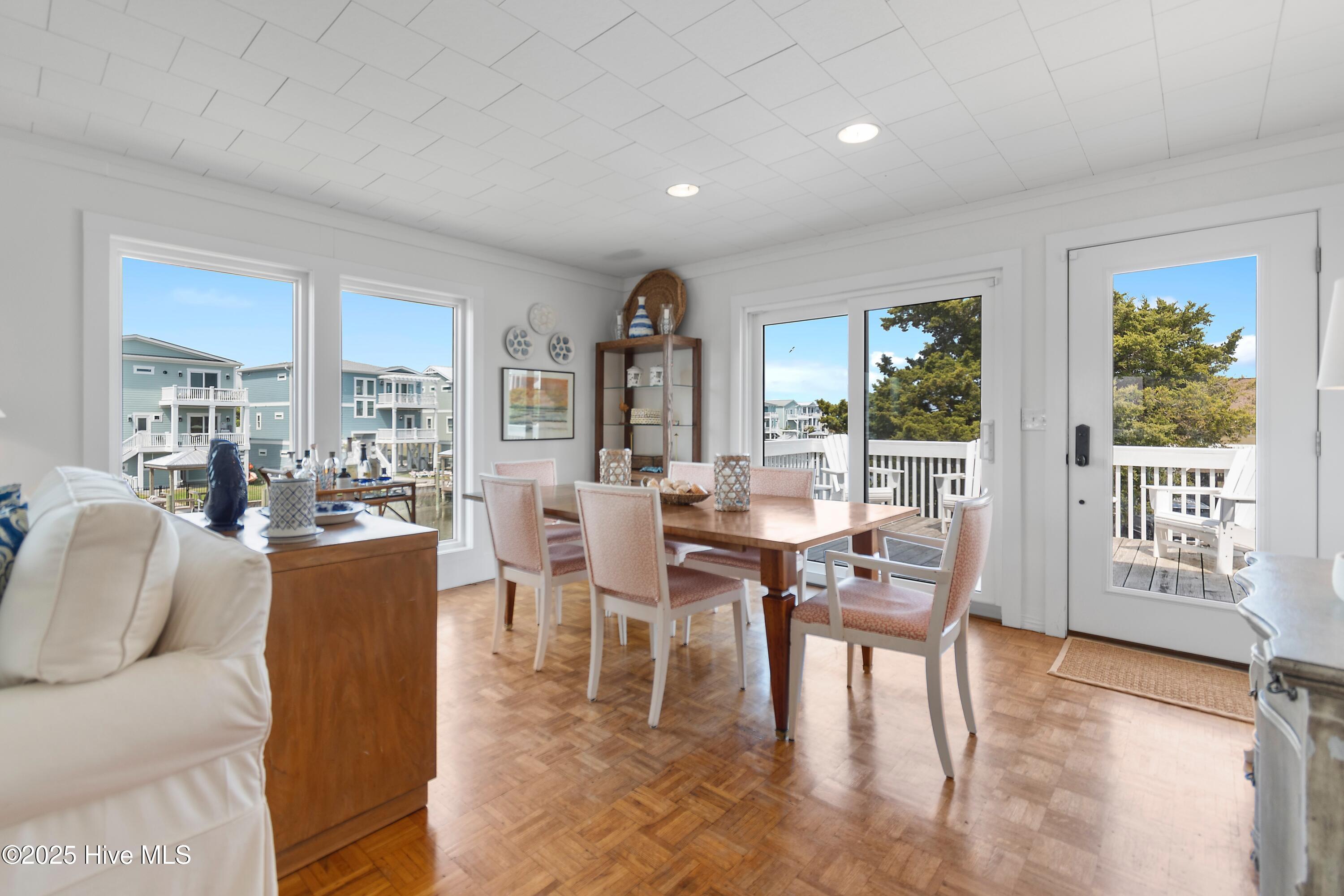 100503570 | Photo 16