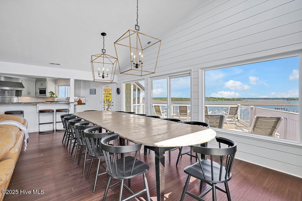 100508979 | Photo 23