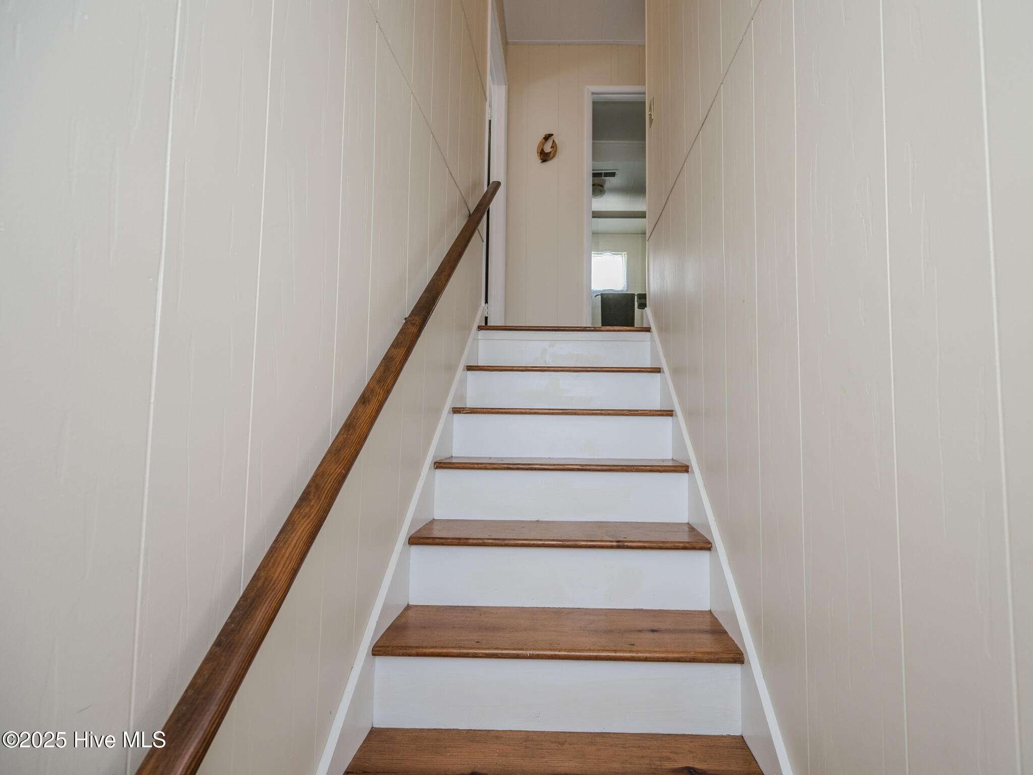 100560195 | Photo 33