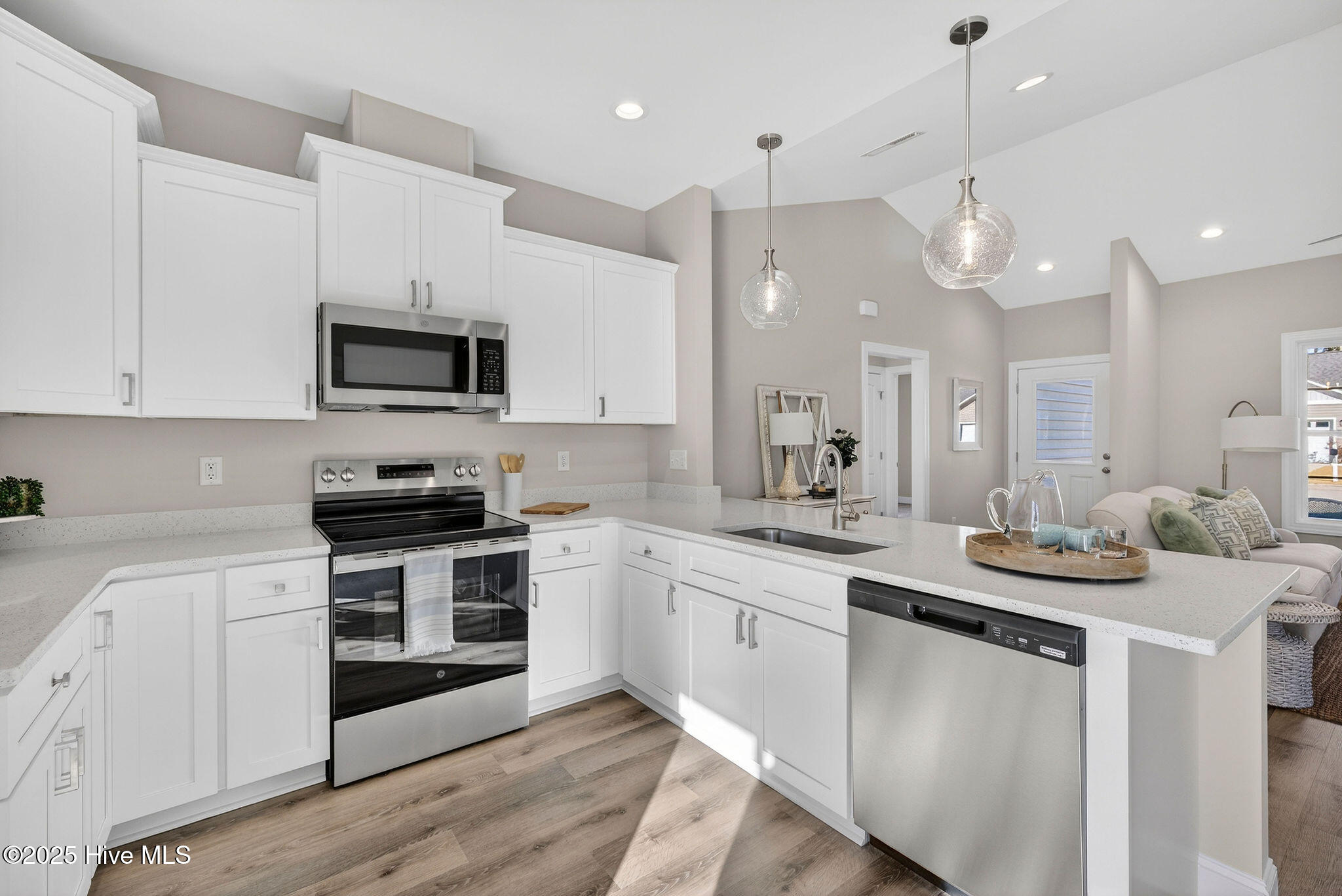 100546683 | Photo 15