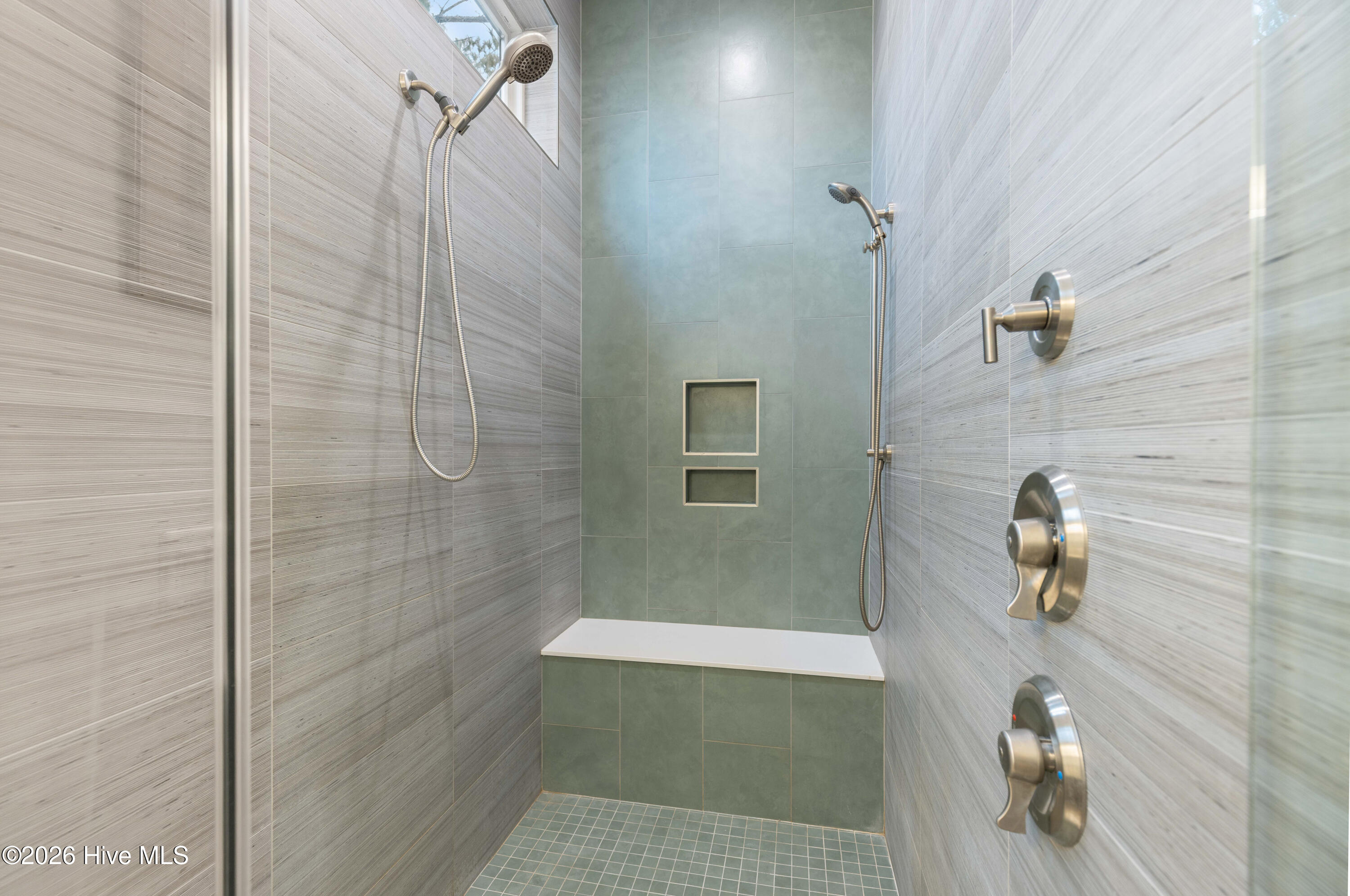 100554260 | Photo 31