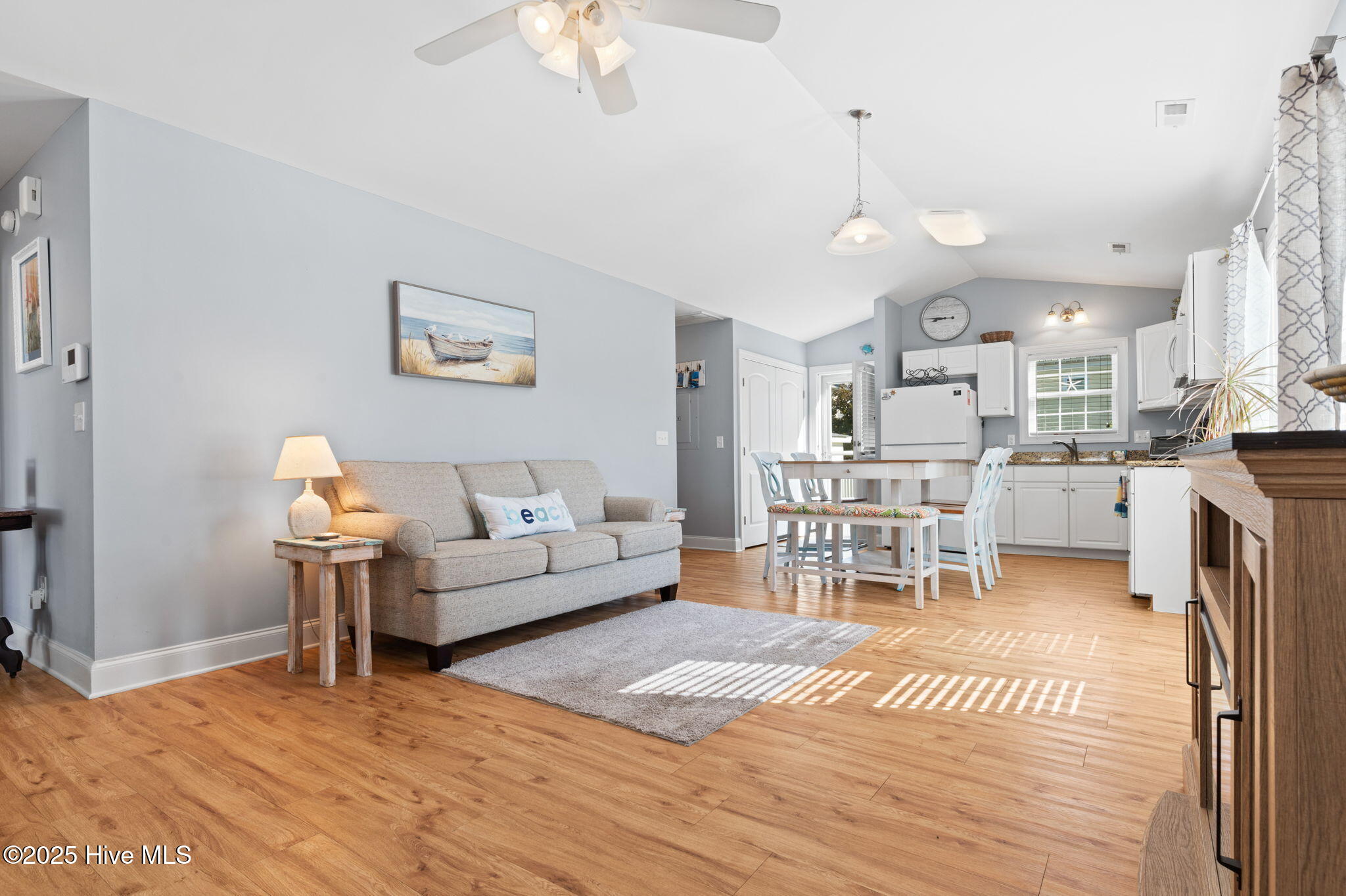 100541037 | Photo 13