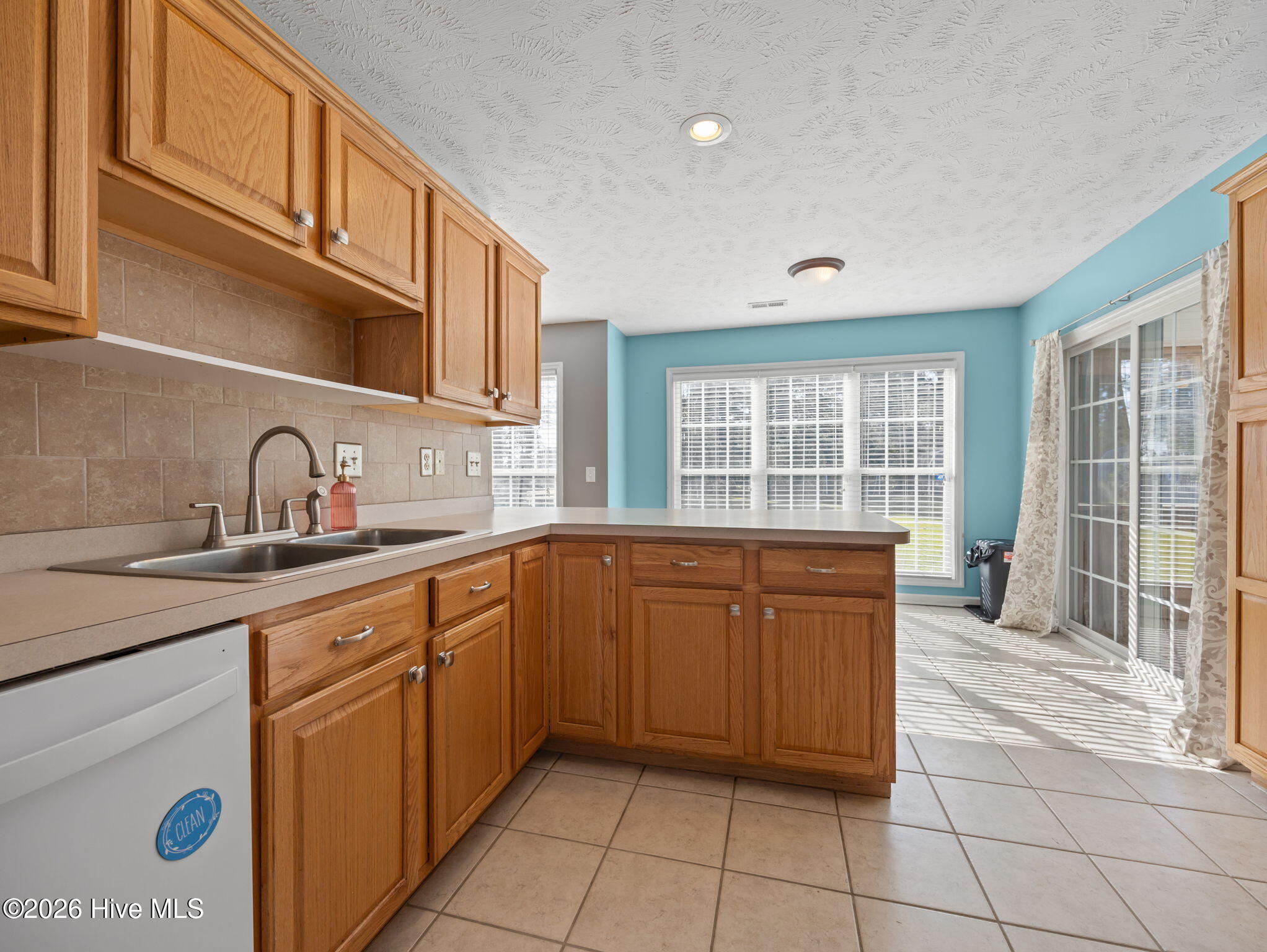 100566788 | Photo 18