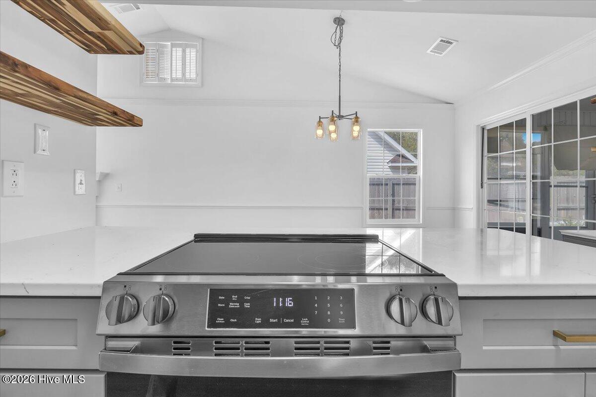 100564620 | Photo 14