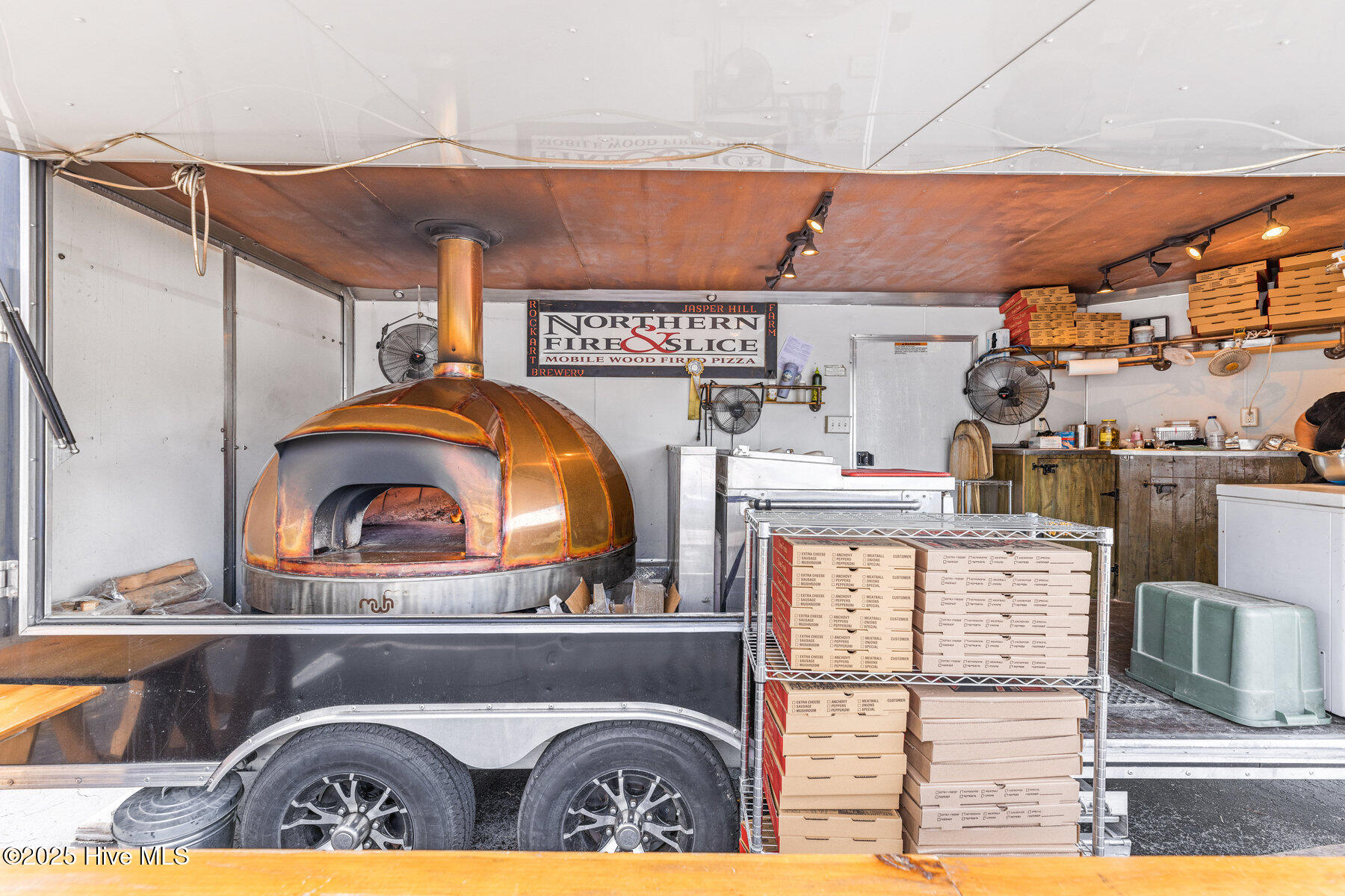 100528251 | Photo 25