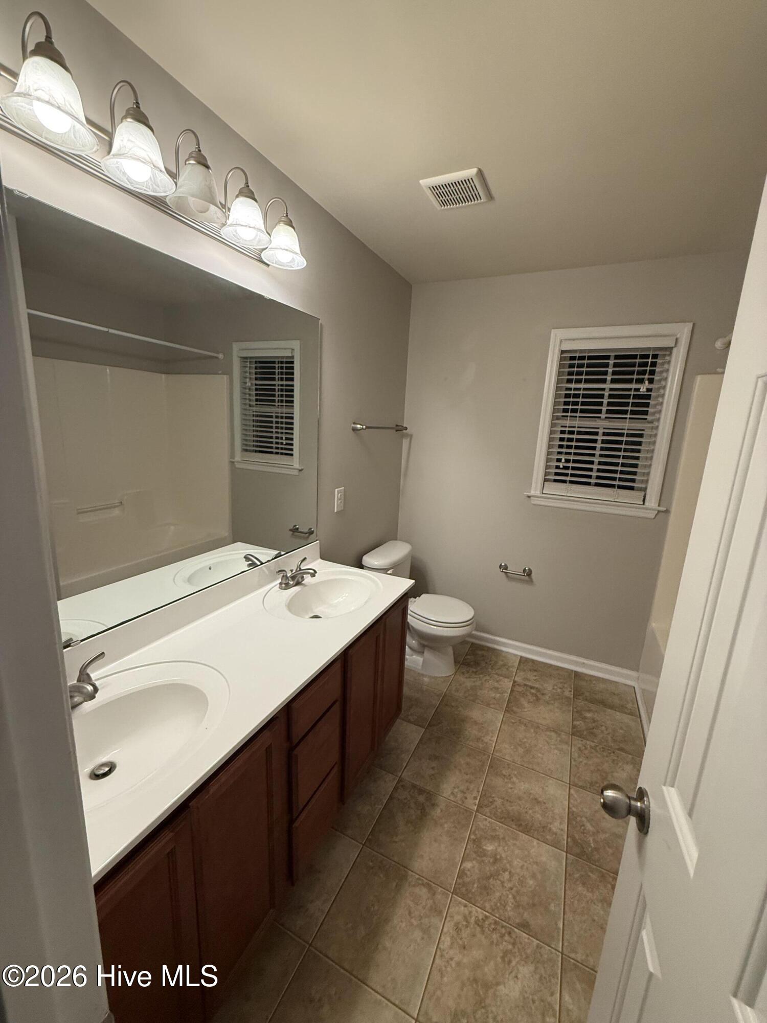 100546488 | Photo 23