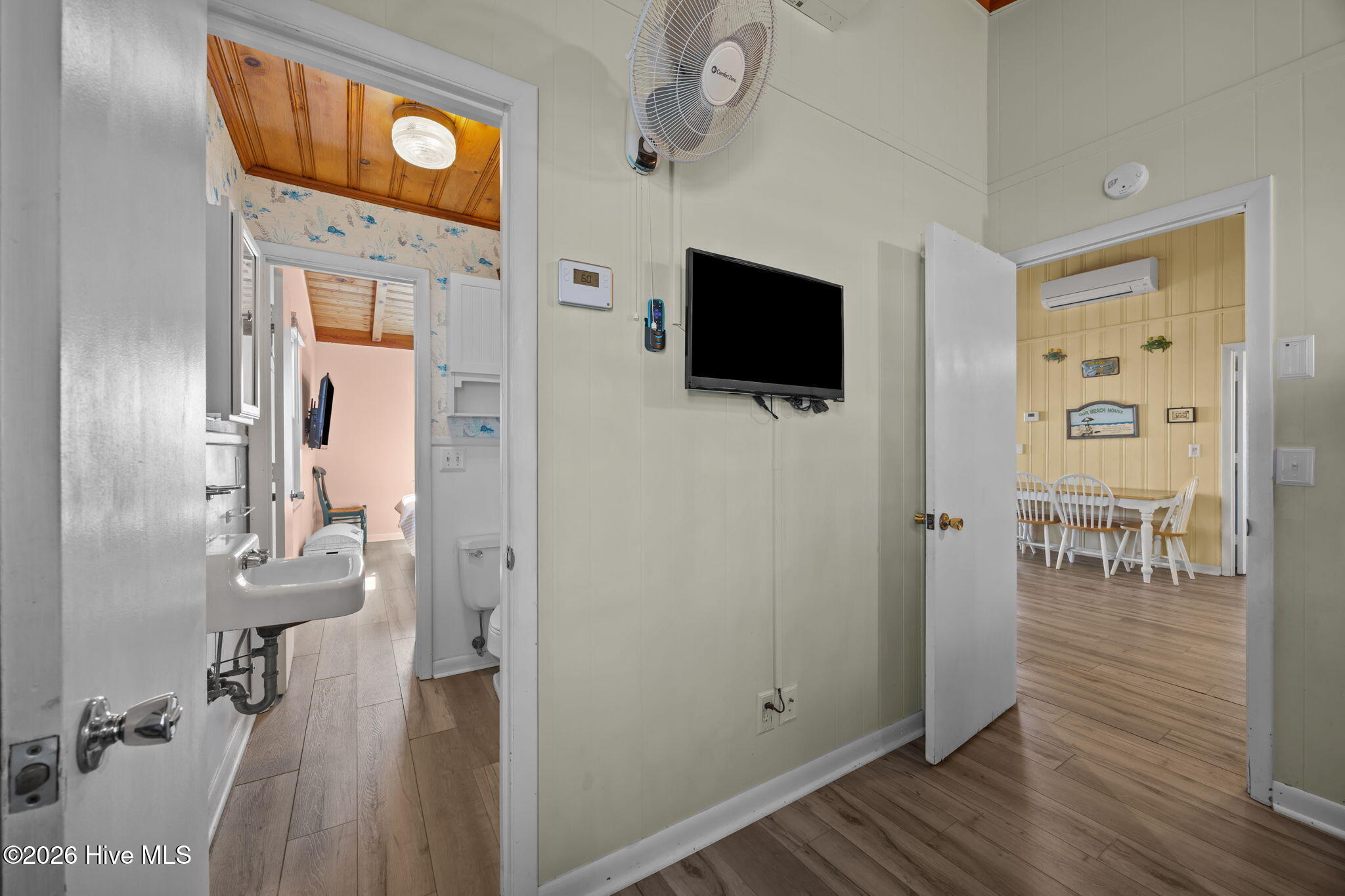 100550375 | Photo 22