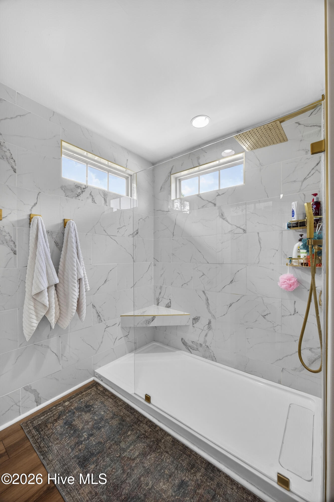 100565225 | Photo 49