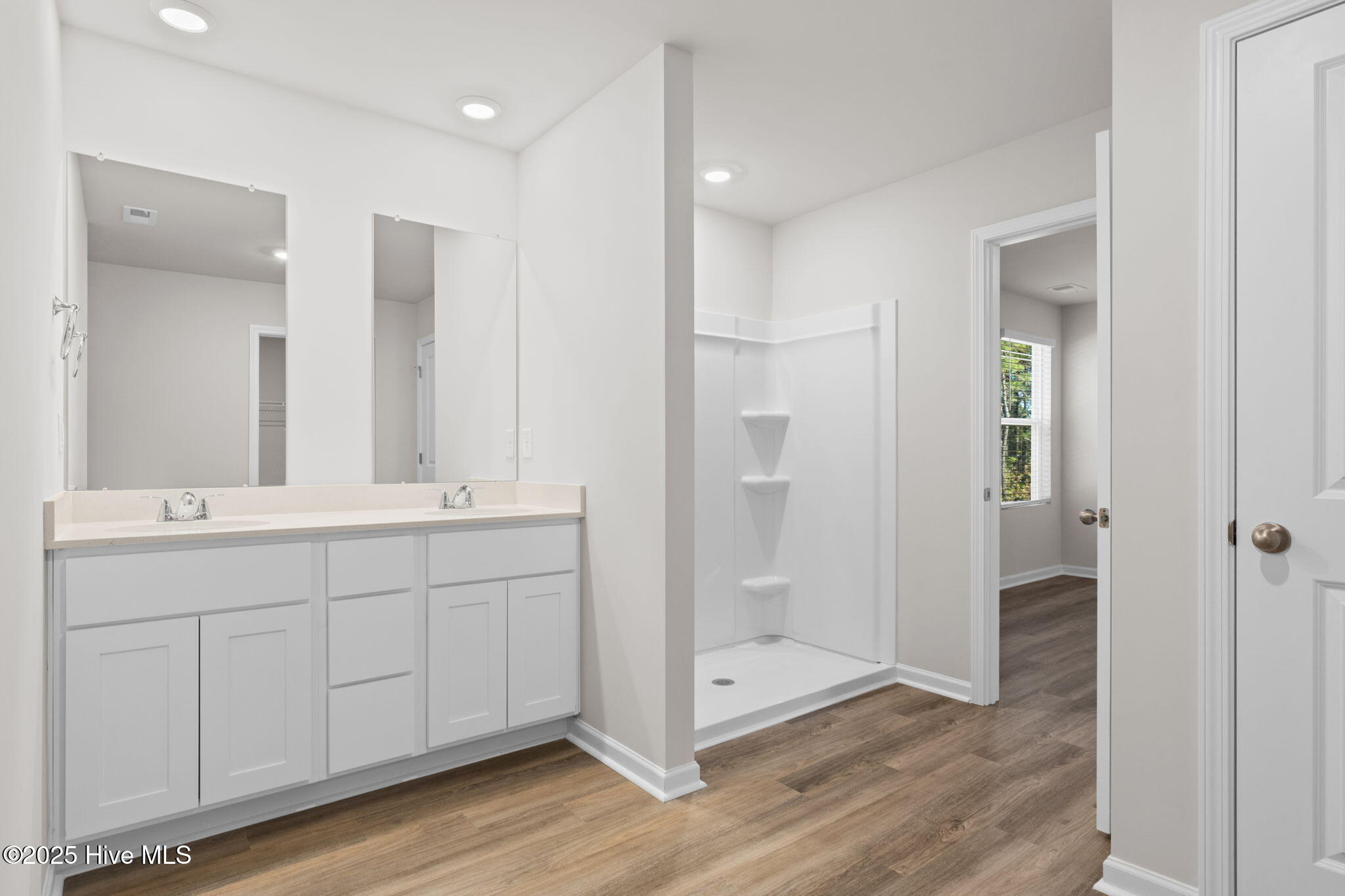 100551766 | Photo 38