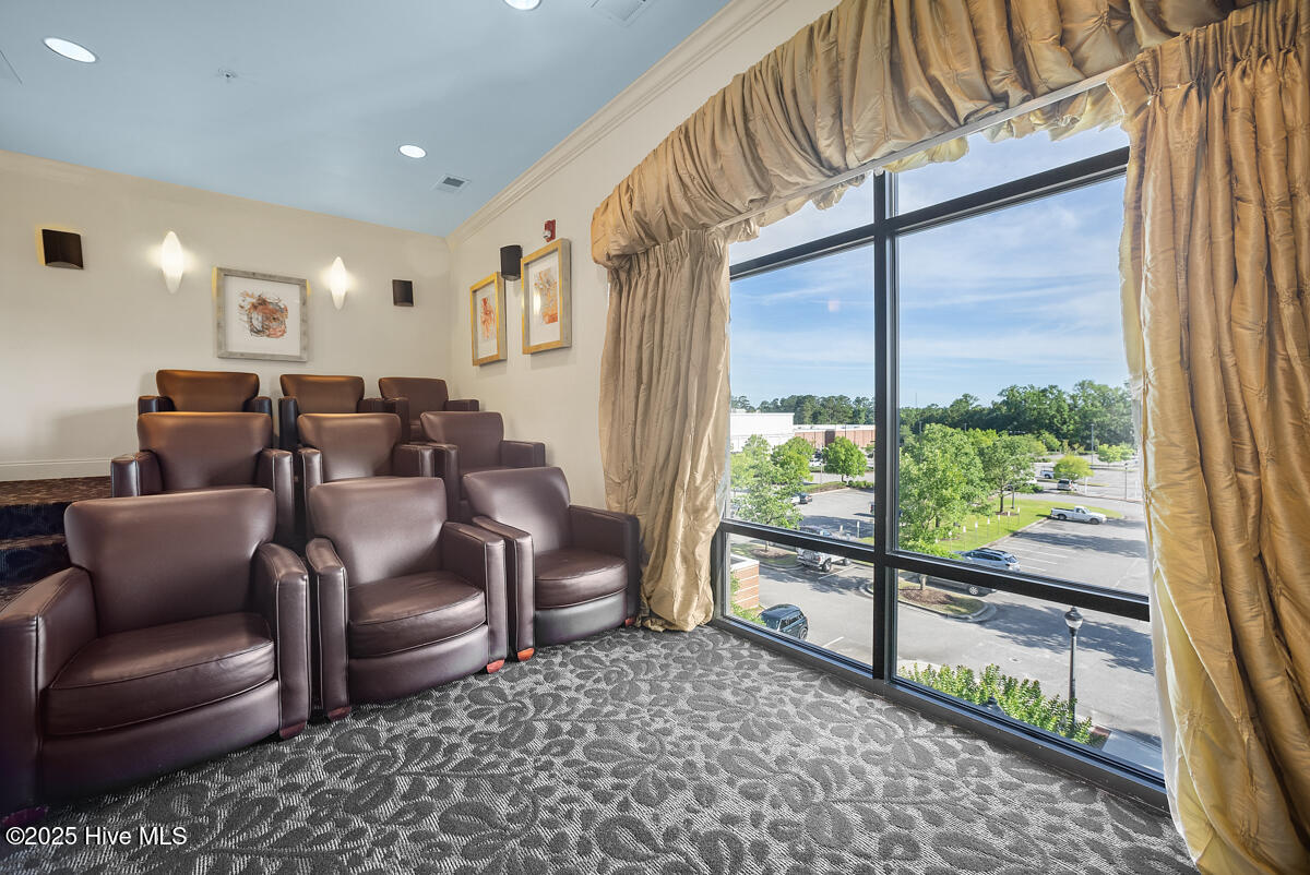 100506619 | Photo 35