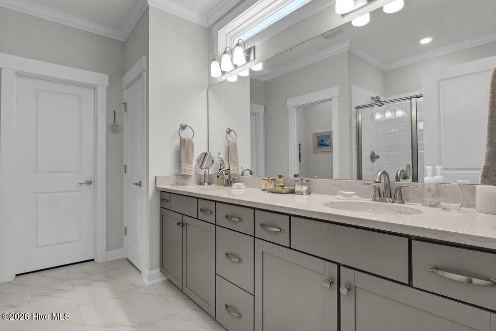 100558129 | Photo 11