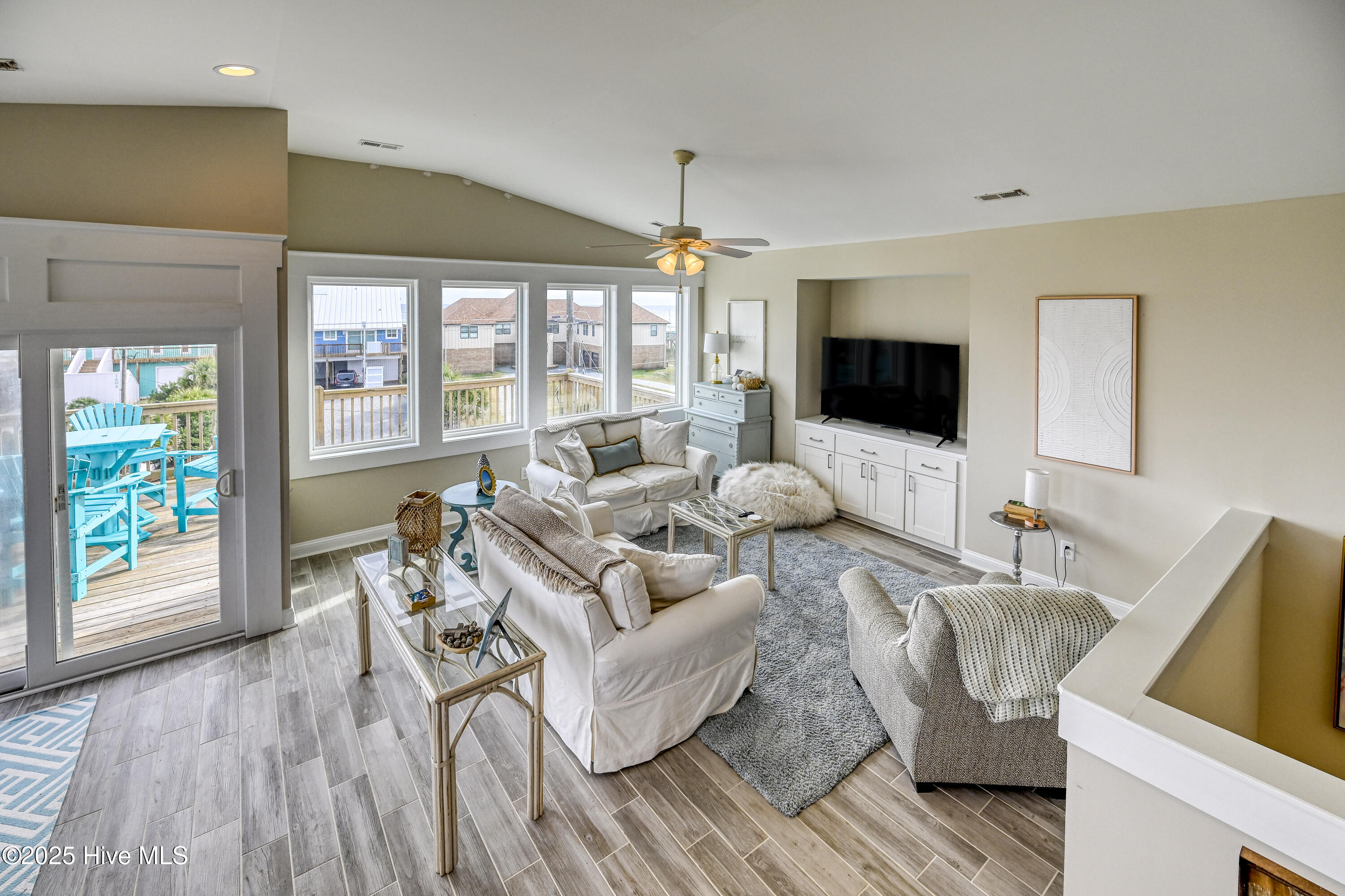 100543491 | Photo 25