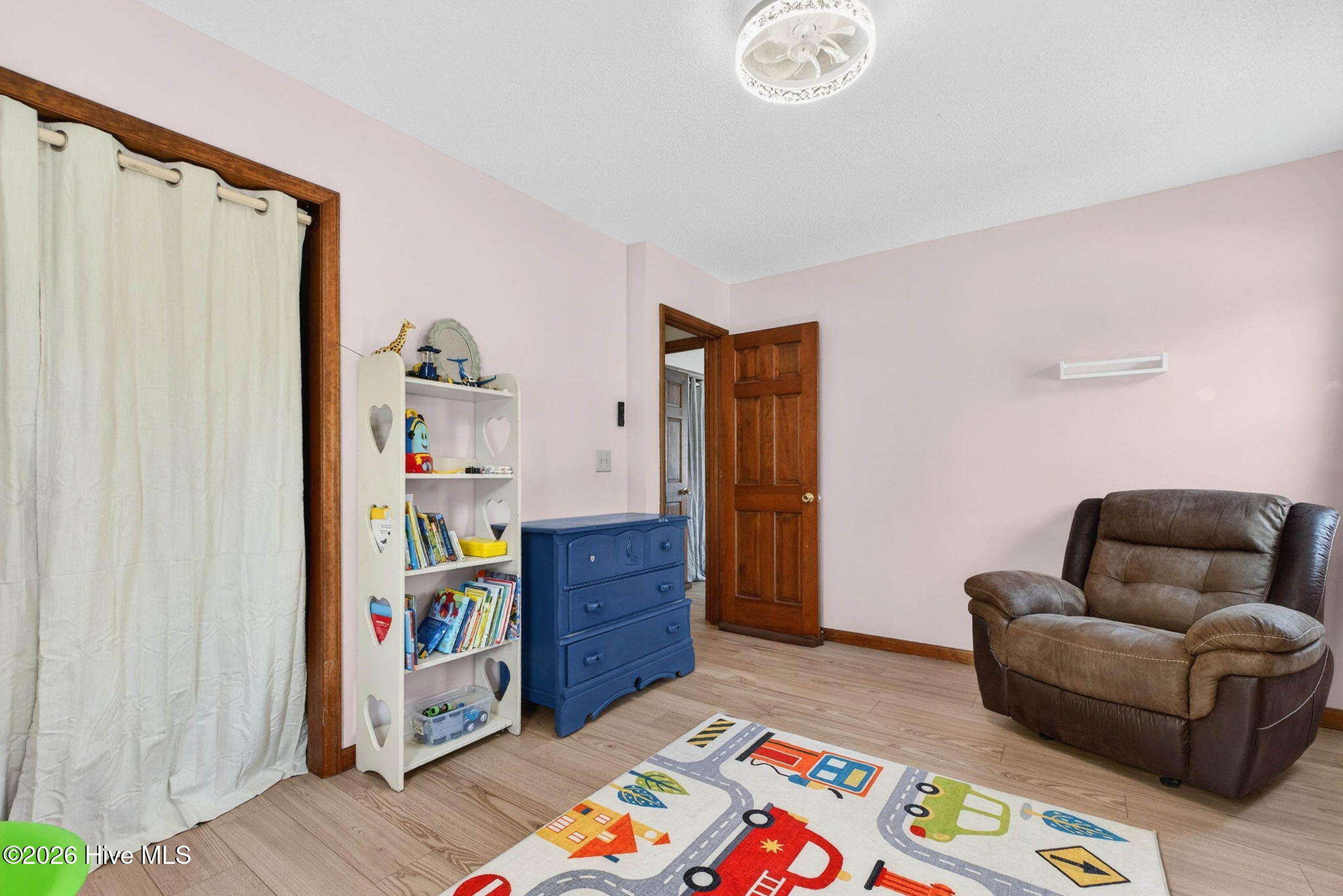 100561895 | Photo 23