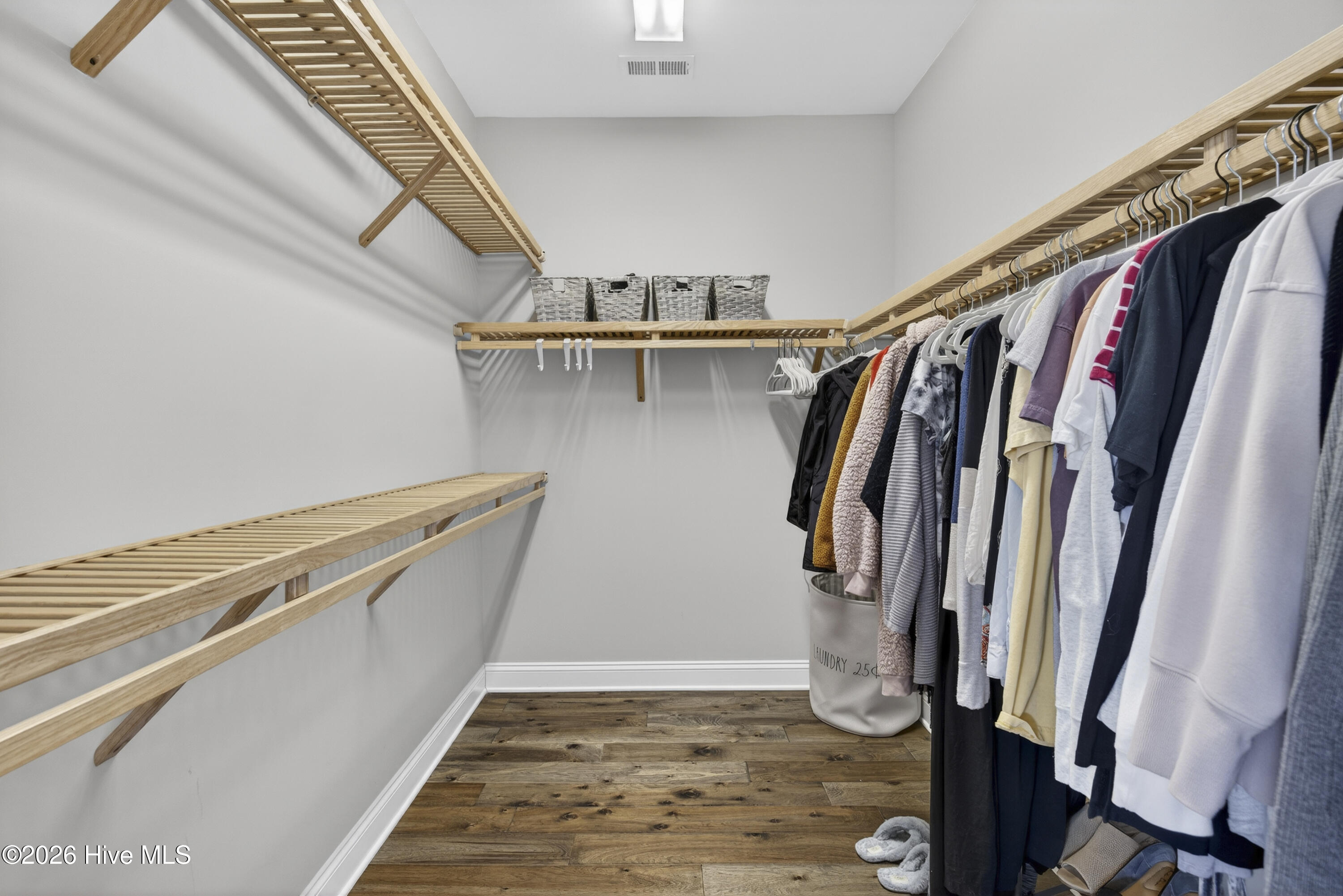 100553902 | Photo 15