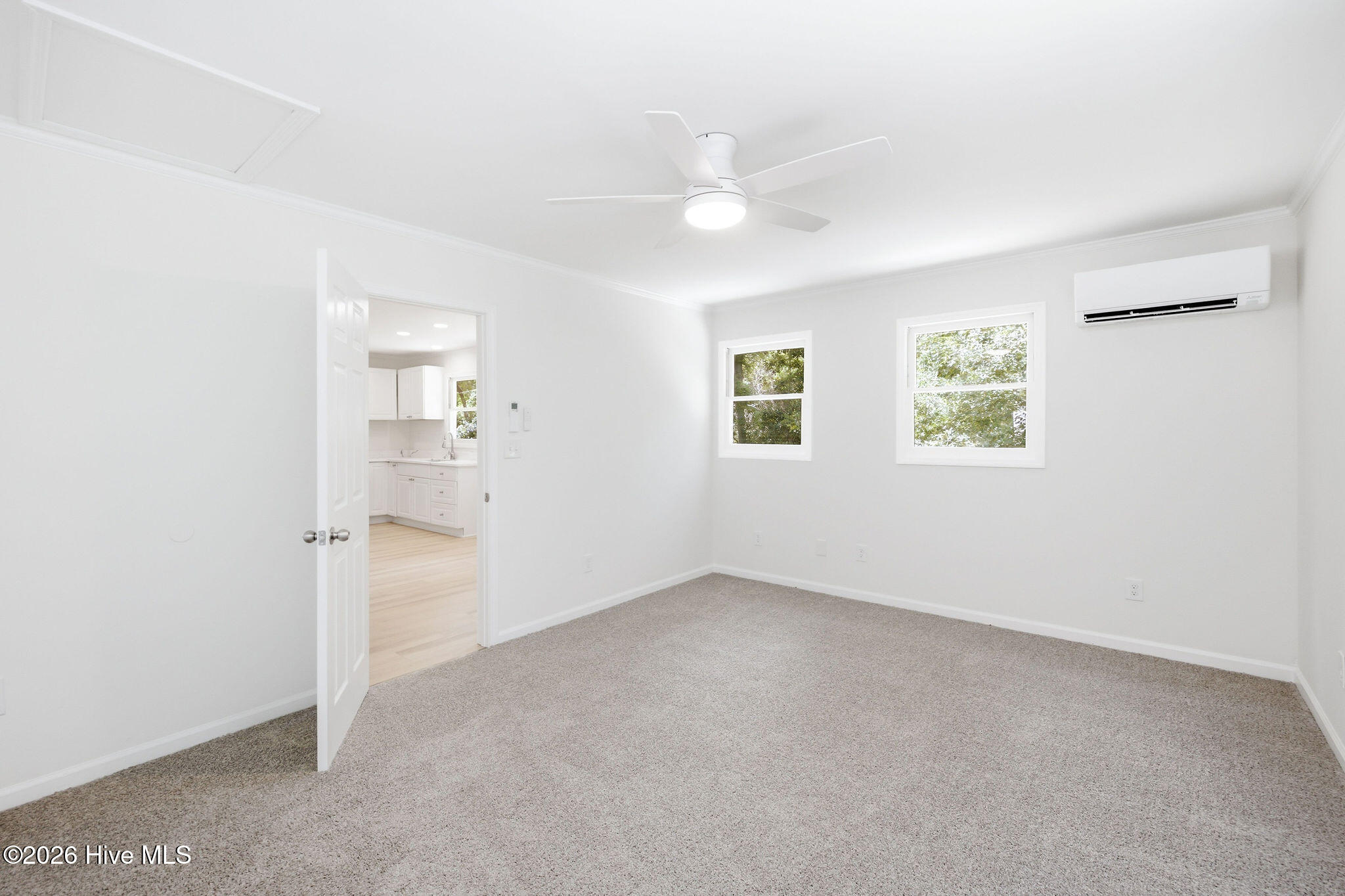 100591225 | Photo 46