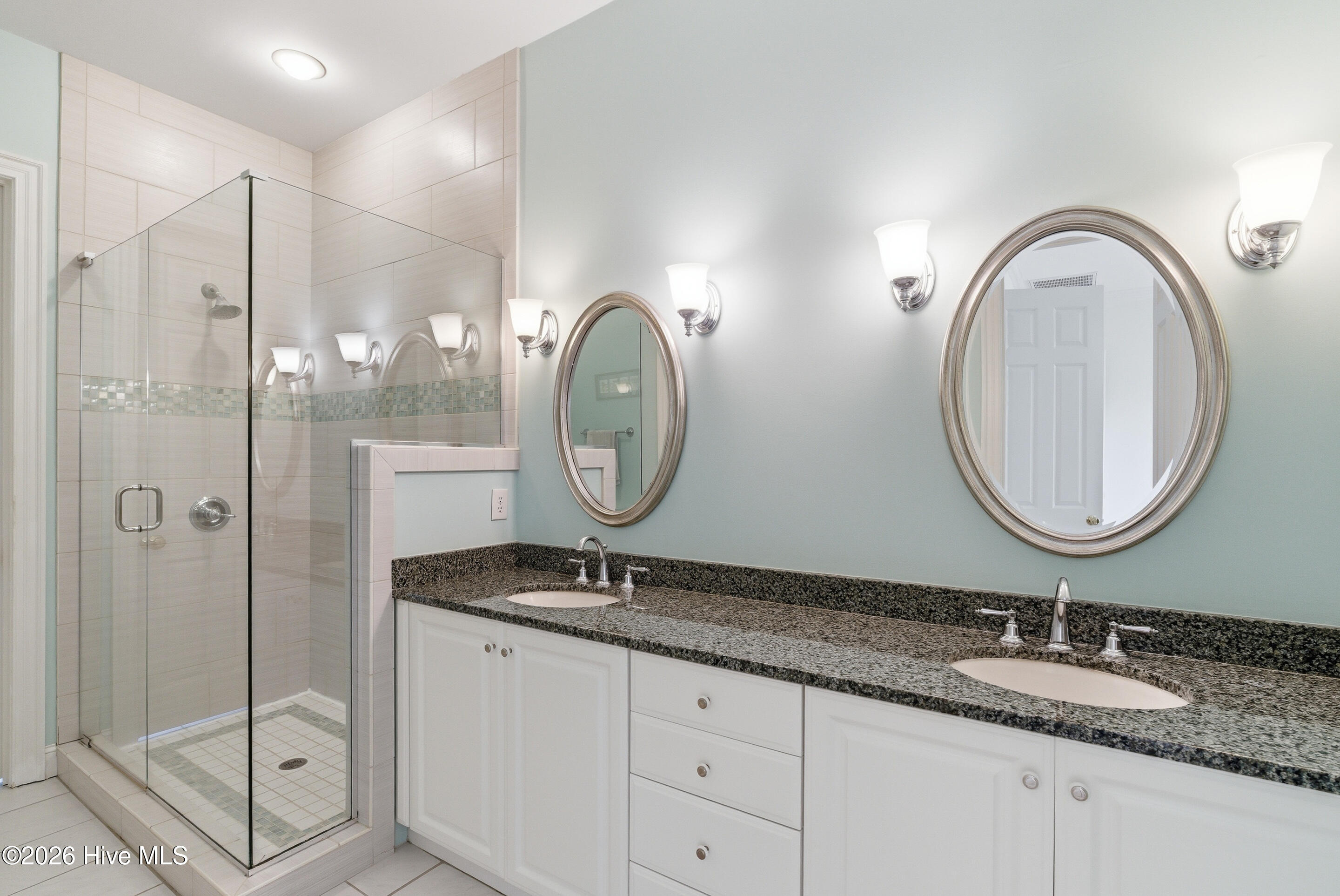 100568595 | Photo 27