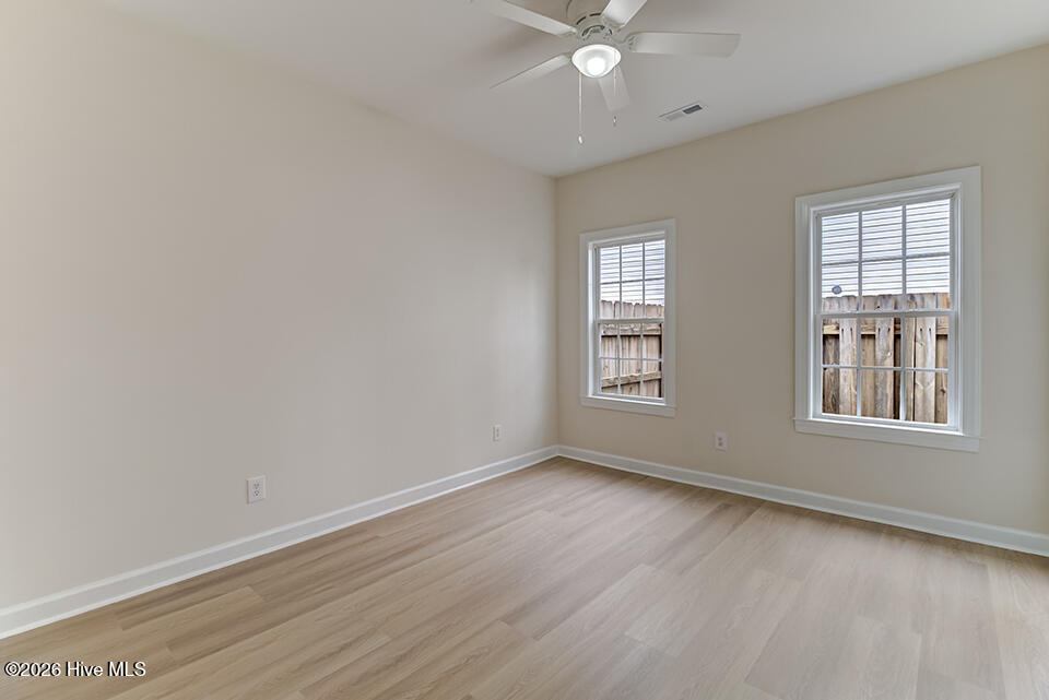 100553045 | Photo 18