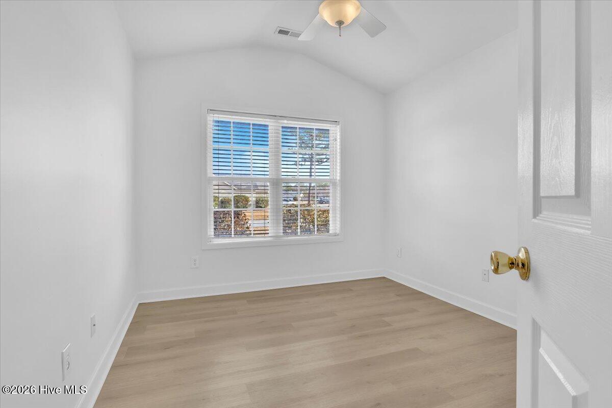 100547444 | Photo 16