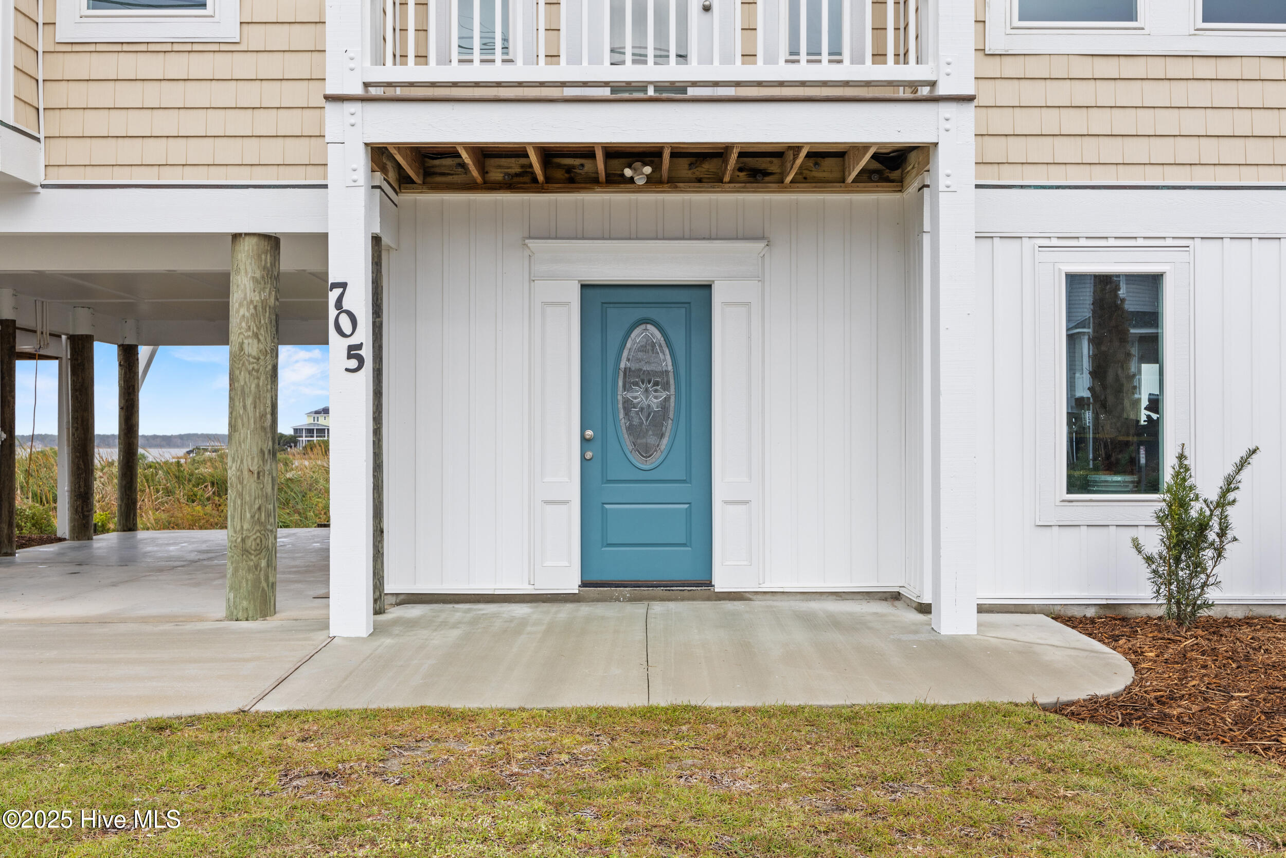 705 New River Inlet Road, North Topsail Beach, NC 28460 – photo 8: 8_front entryway