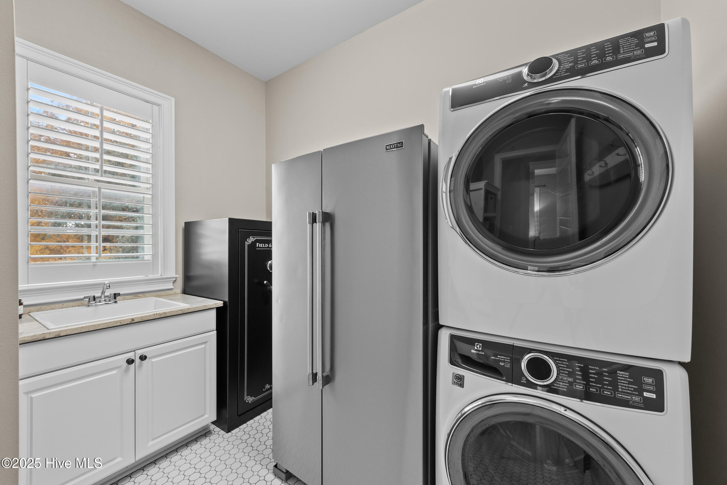 100570509 | Photo 23