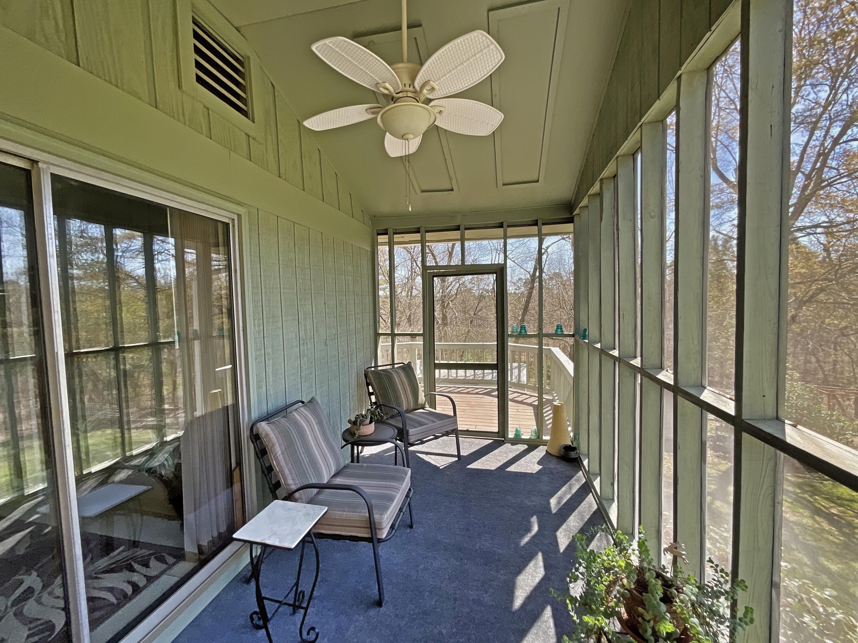 Screened-in Porch