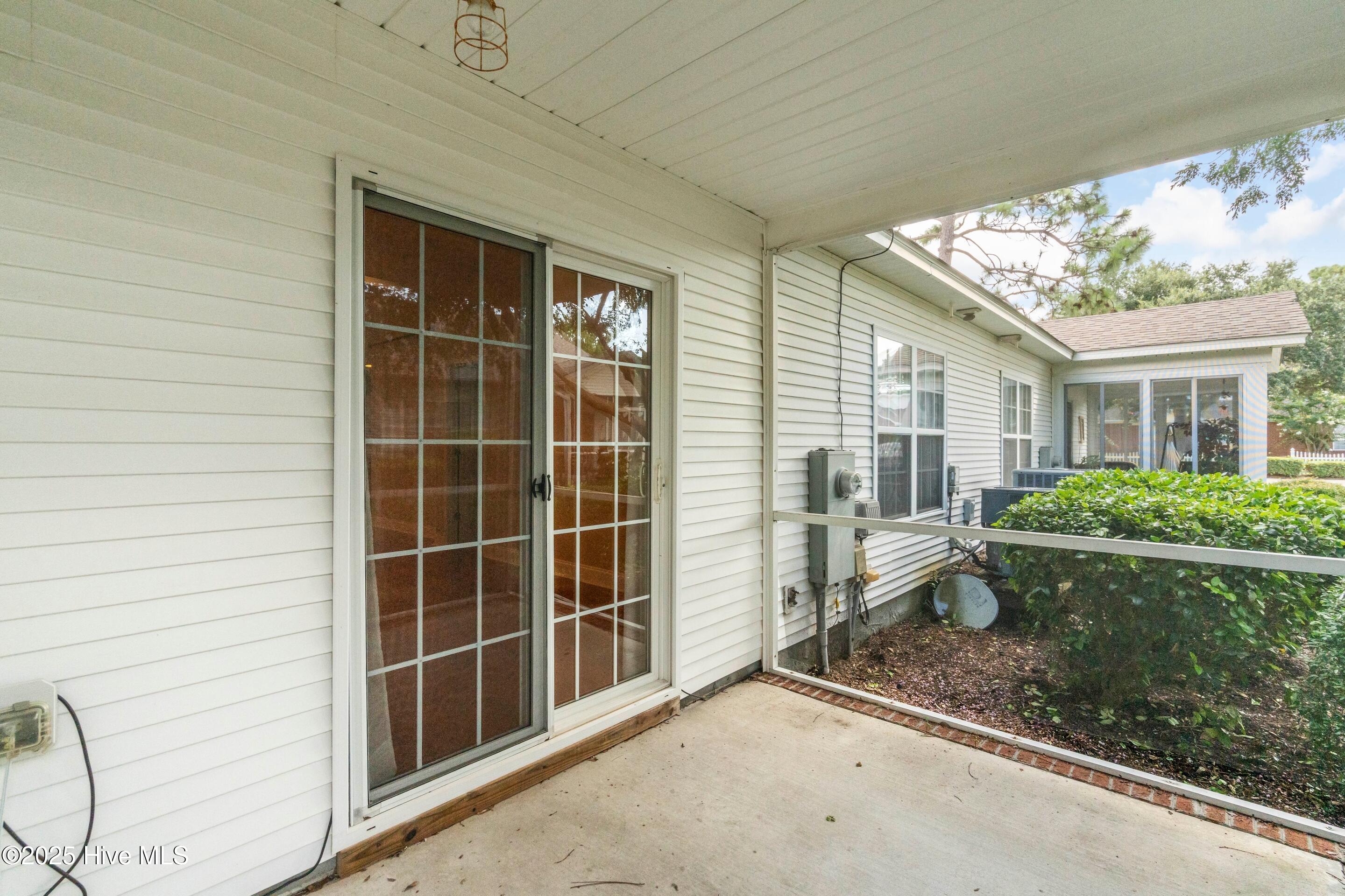 100522418 | Photo 48