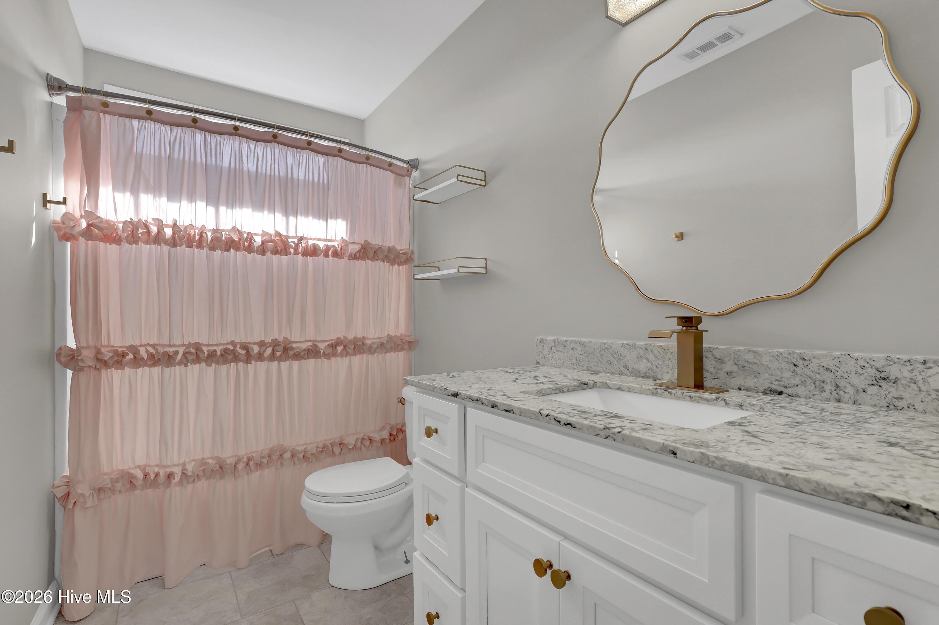 100558777 | Photo 22