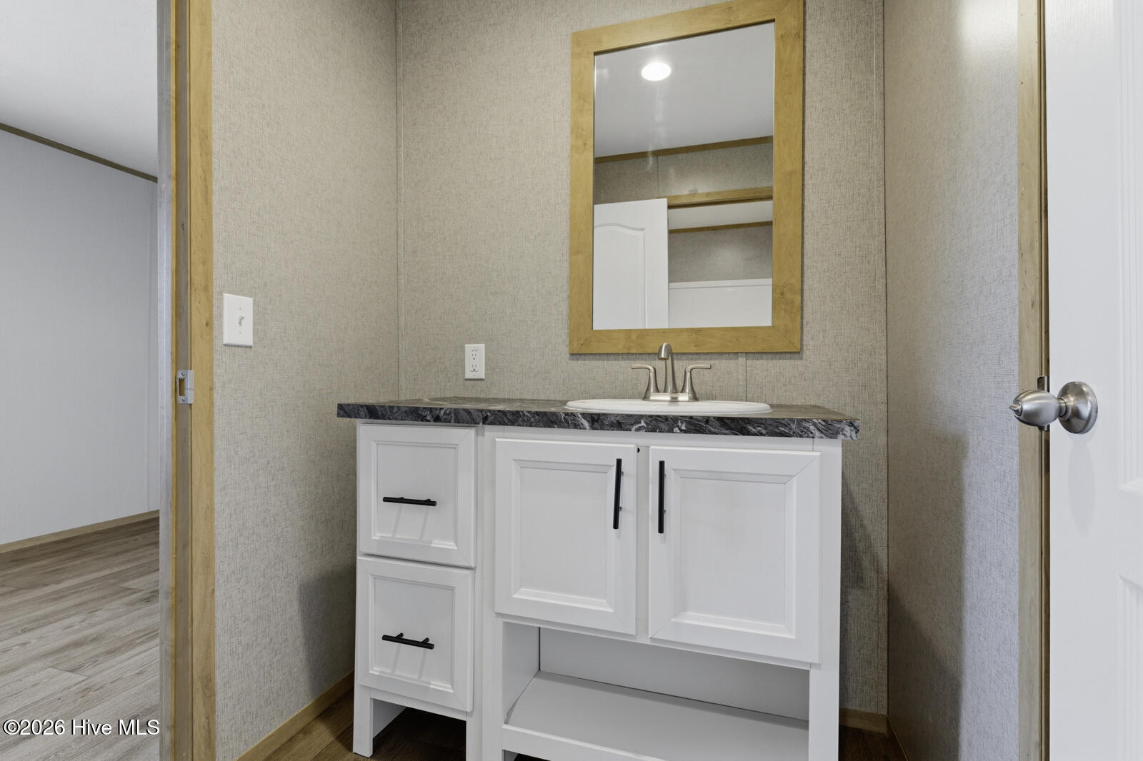 100565358 | Photo 29