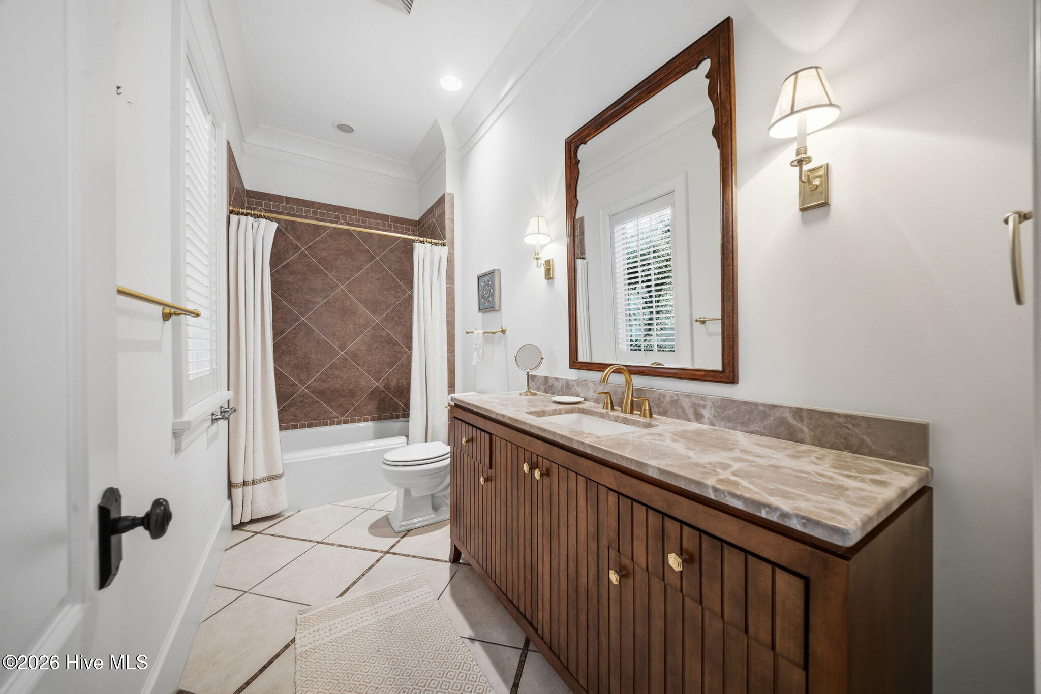 100570583 | Photo 28