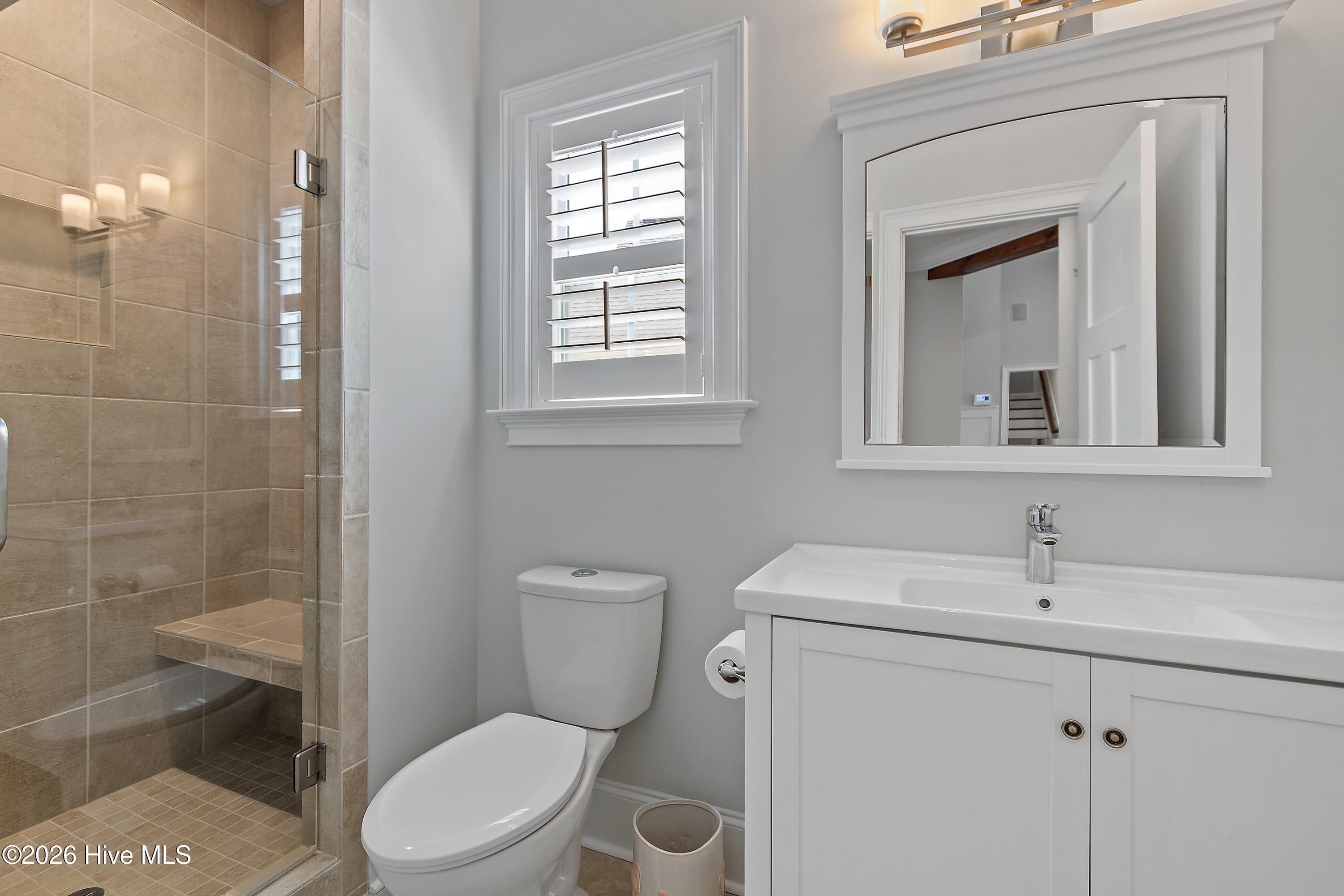 100564386 | Photo 33