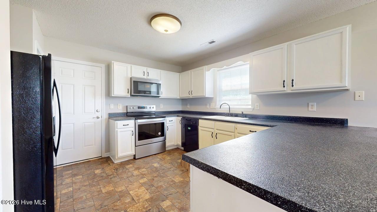 100564739 | Photo 16