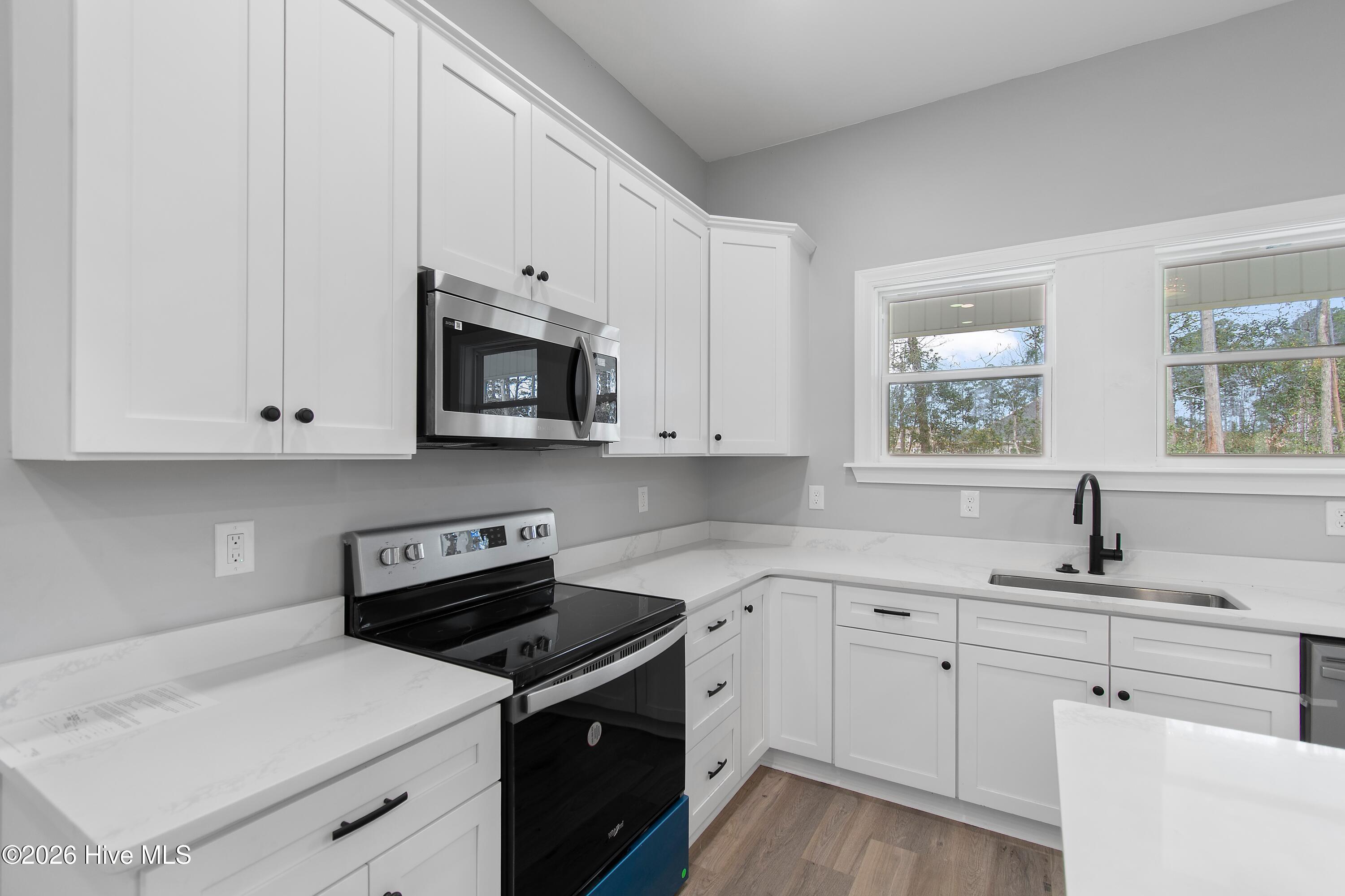 100563159 | Photo 13