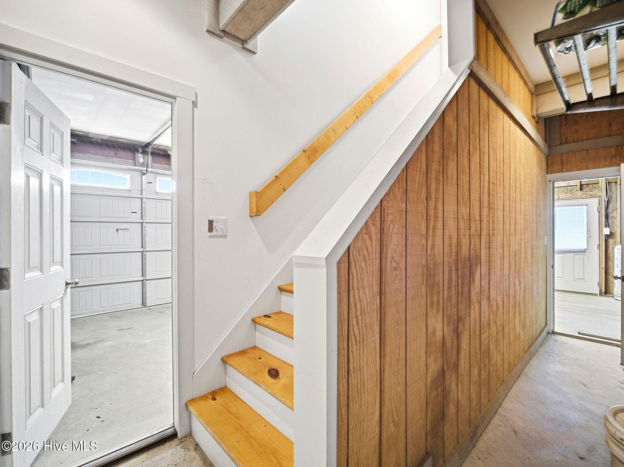 100569349 | Photo 94