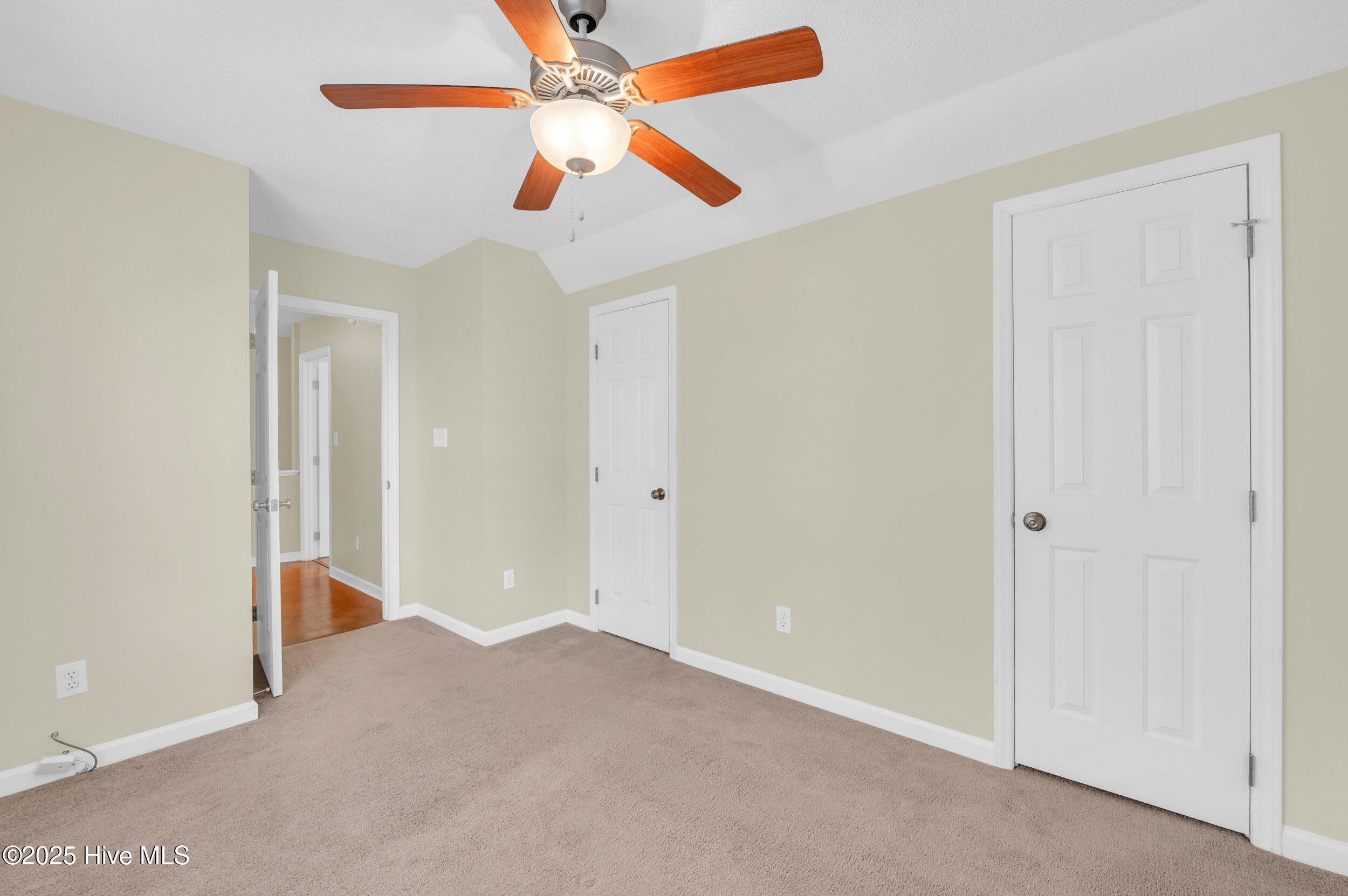 100532277 | Photo 37