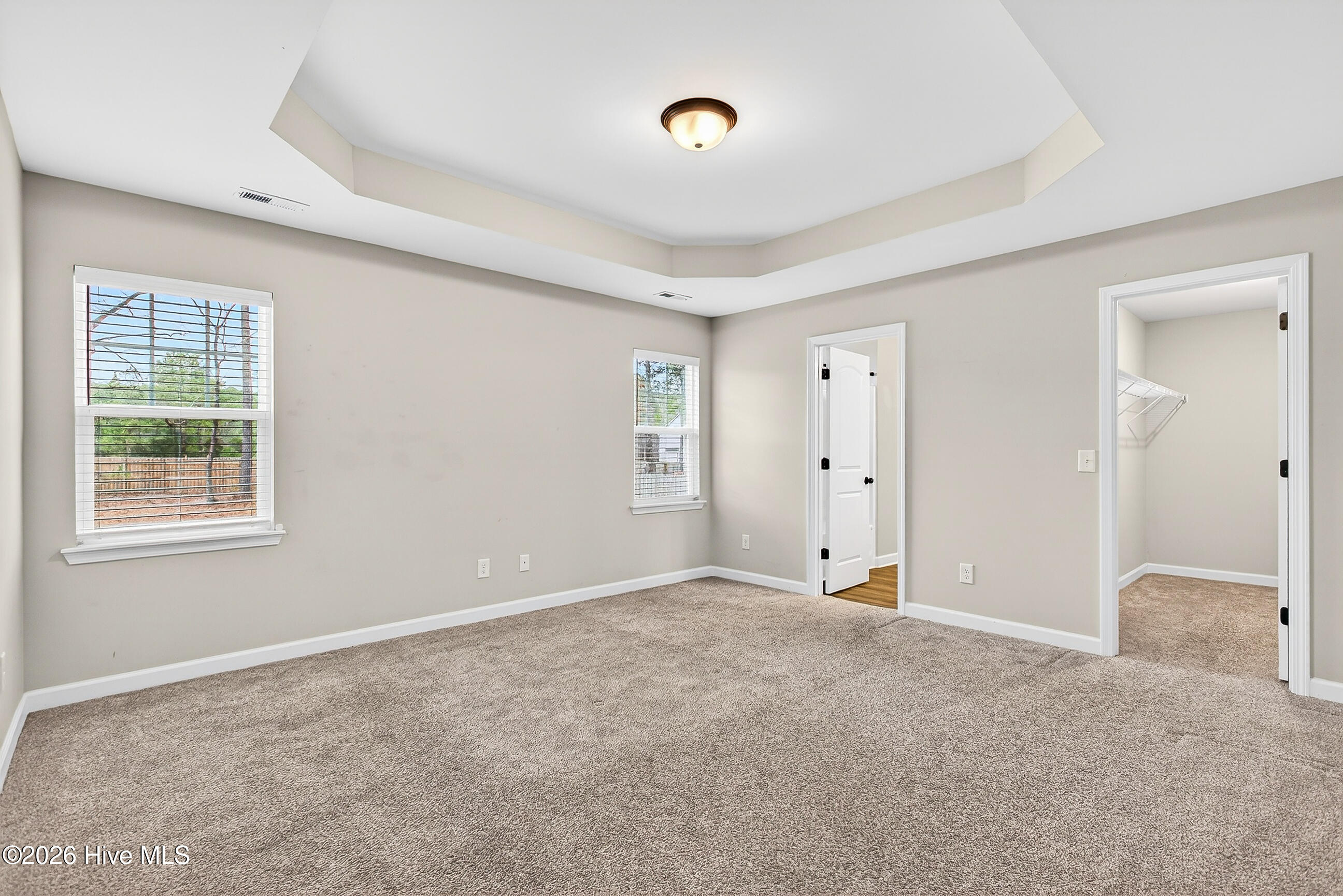 100549361 | Photo 16