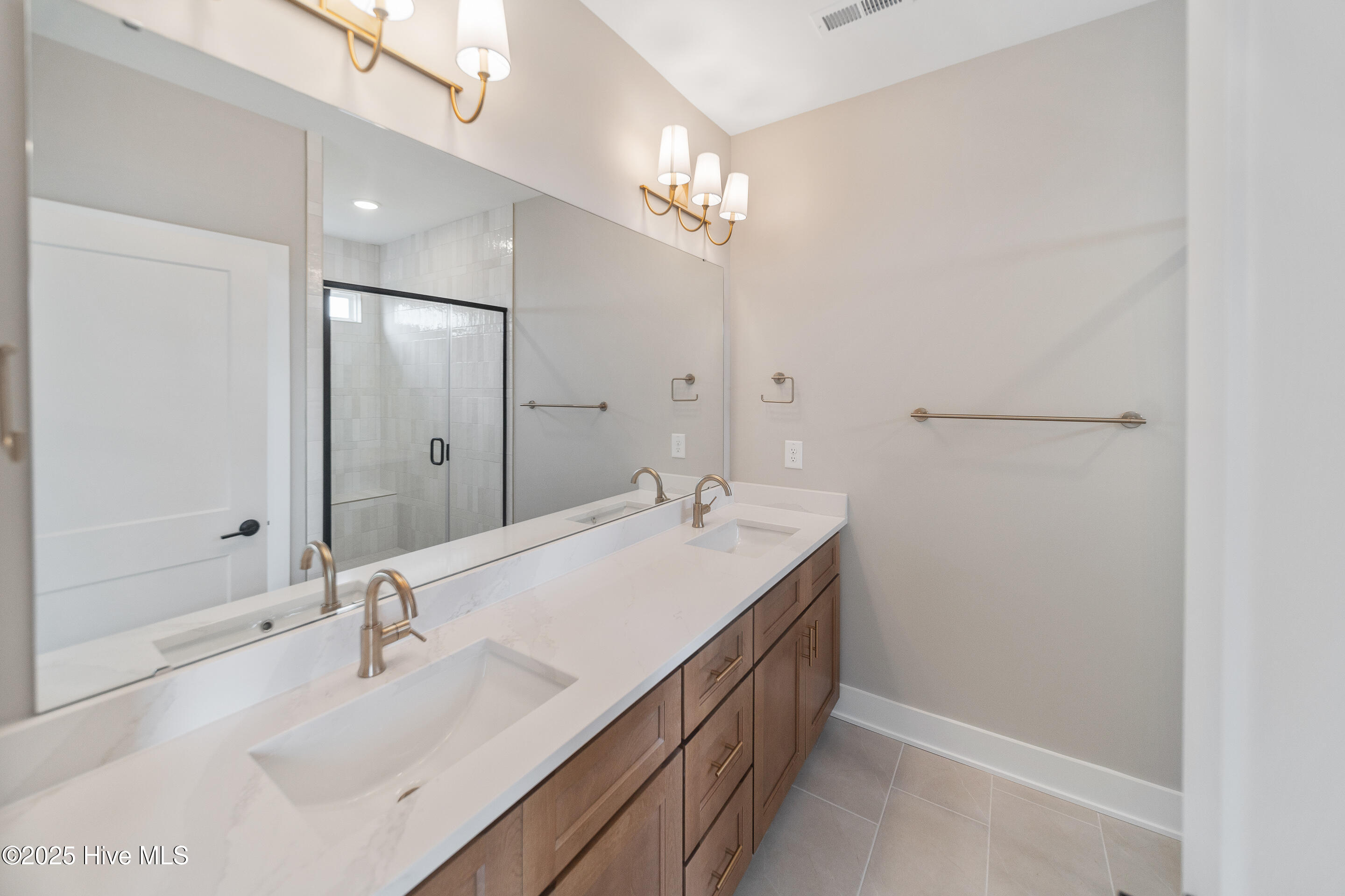 100454481 | Photo 20