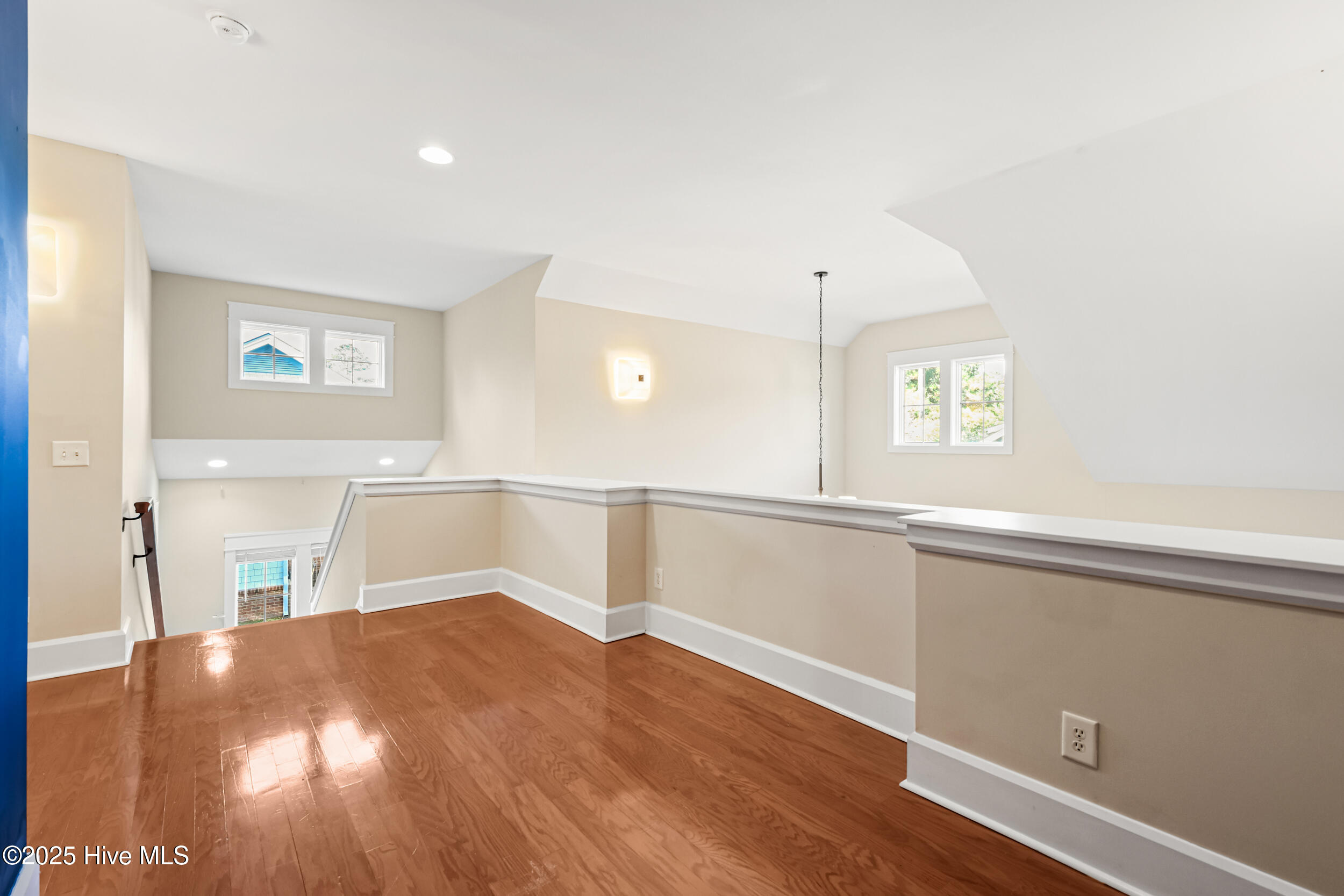 100544454 | Photo 23